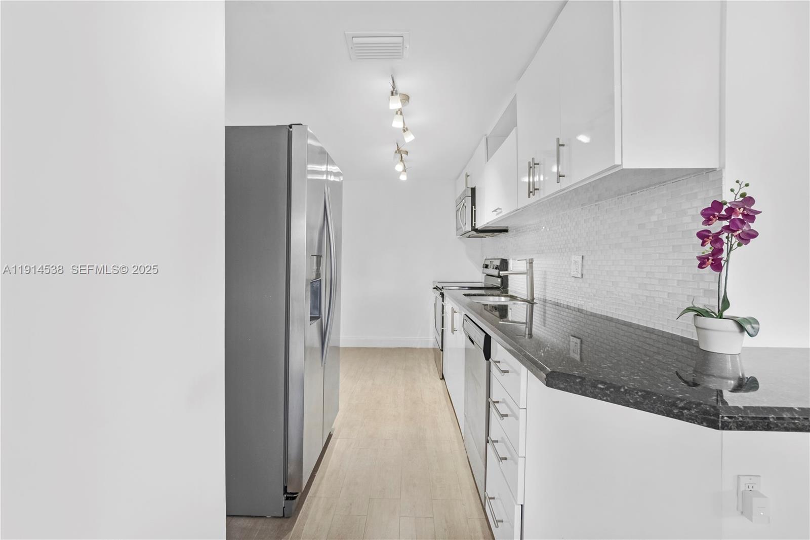 ARLEN HOUSE WEST CONDO - Residential