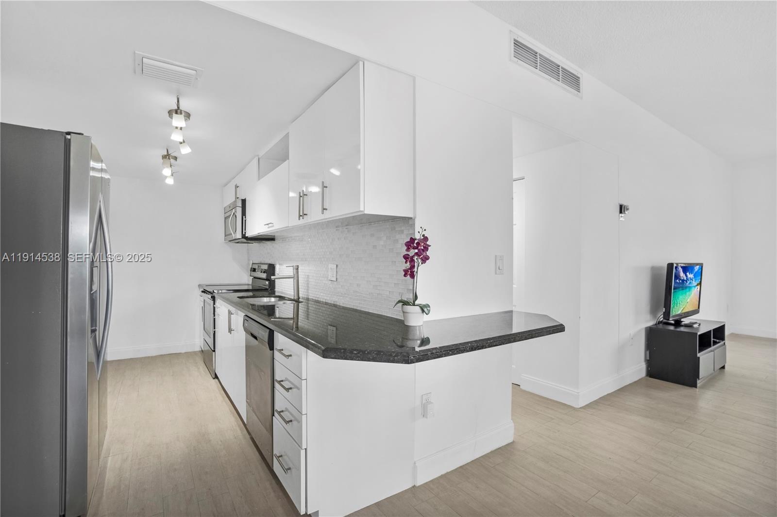 ARLEN HOUSE WEST CONDO - Residential