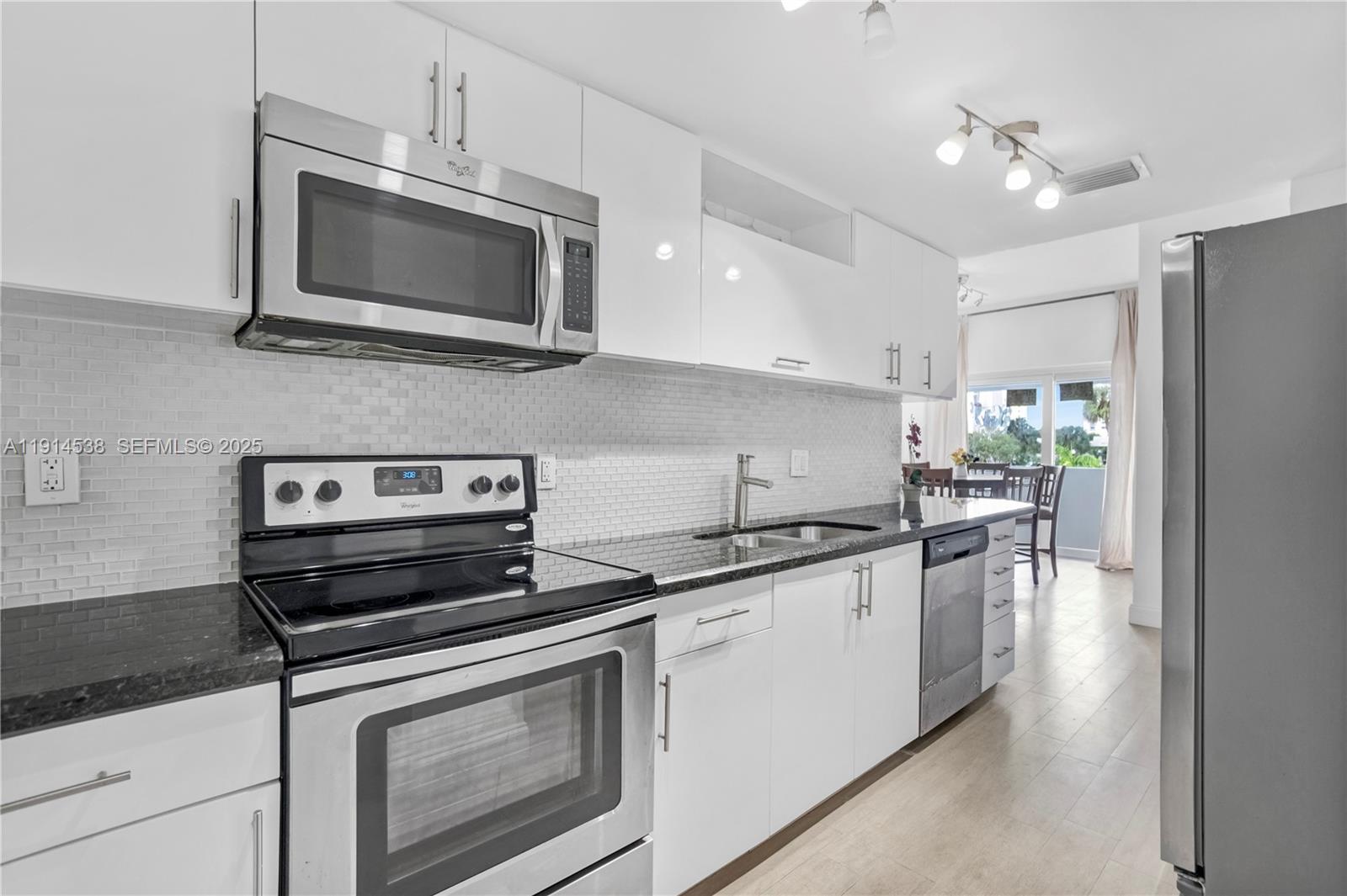 ARLEN HOUSE WEST CONDO - Residential