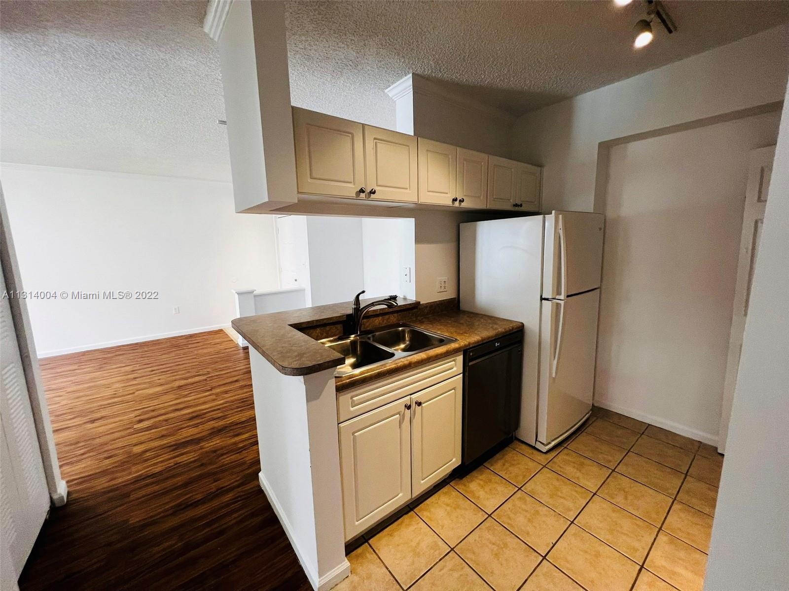 PORTO BELLAGIO CONDO - Residential Lease