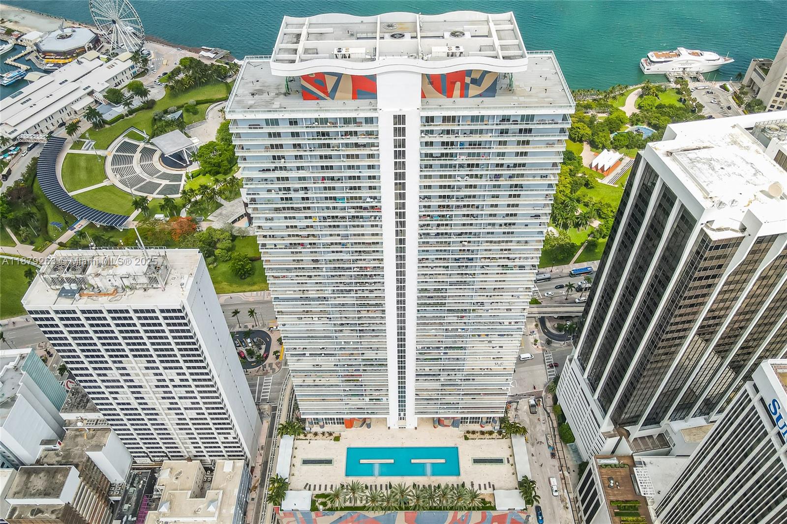 Stunning 2-bedroom, 2-bath corner unit with breathtaking water and city views. Enjoy a spacious layout featuring a split bedroom floorplan and elegant 32x32 high-end white porcelain floors. The contemporary kitchen boasts Calacatta Italian marble countertops with a waterfall island, top-tier cabinetry. Updated bathrooms include a jacuzzi tub and glass-enclosed shower. World-class amenities feature a dramatic 3-story lobby, a 2-level club room with kitchen, billiards, a business center, and a heated Olympic infinity pool with cabanas and hot tub. Stay active in the 2-level fully equipped fitness and spa offering meditation and Pilates. Additional services include 24/7 concierge and security. Prime location steps from Whole Foods, Bayfront Park, Brickell Centre, museums, and fine dining.