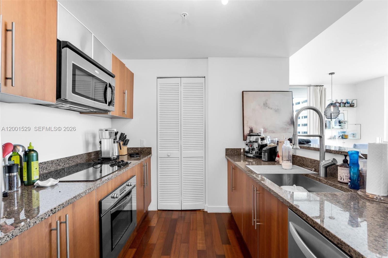 MET 1 CONDO - Residential