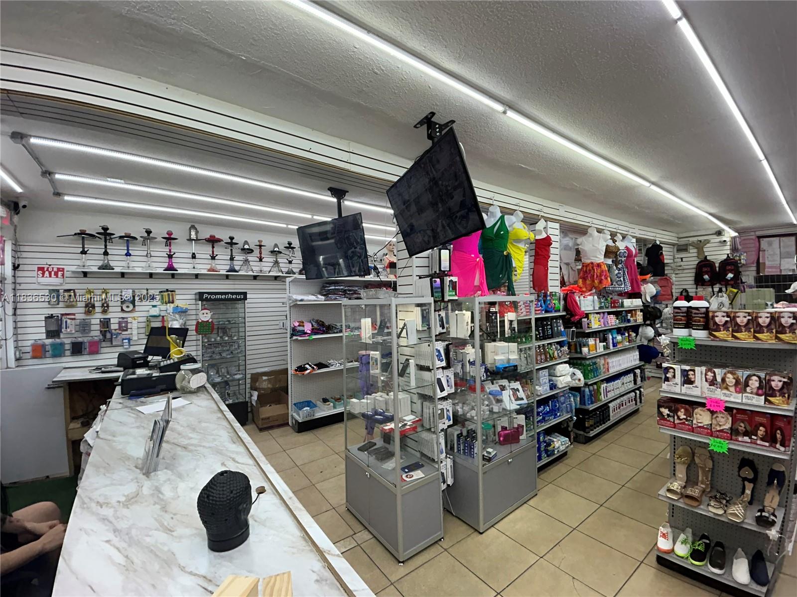 Convenience Store E 4 AVE