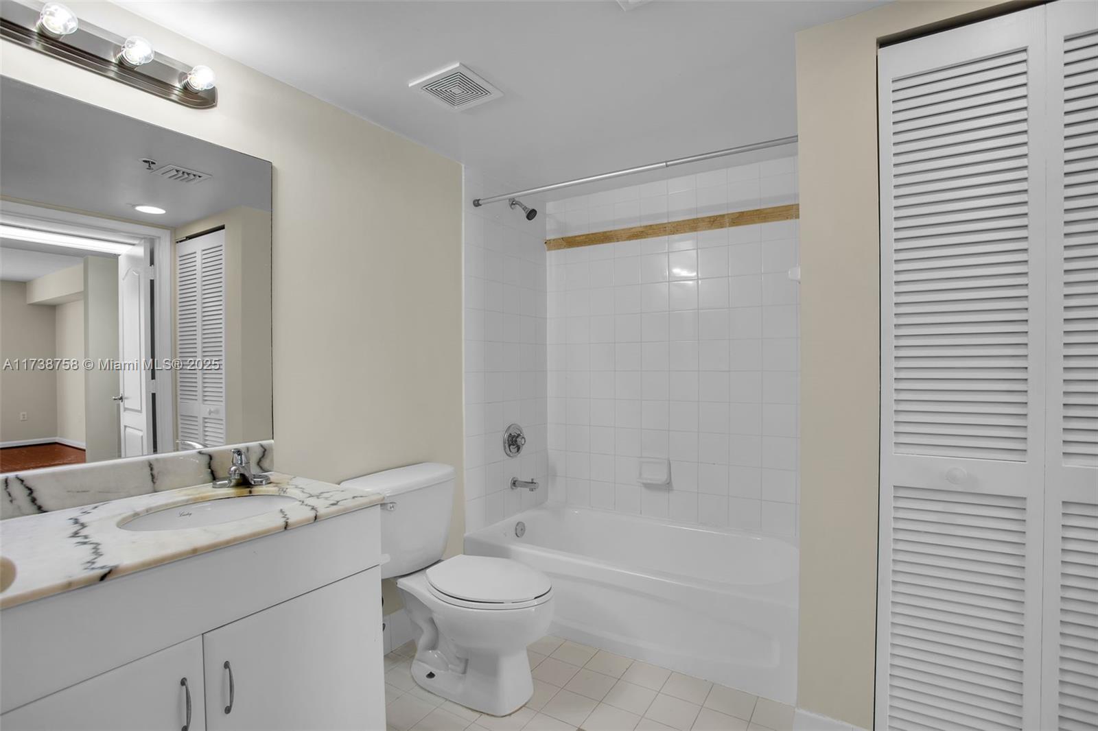 THE CLUB AT BRICKELL BAY - Residential