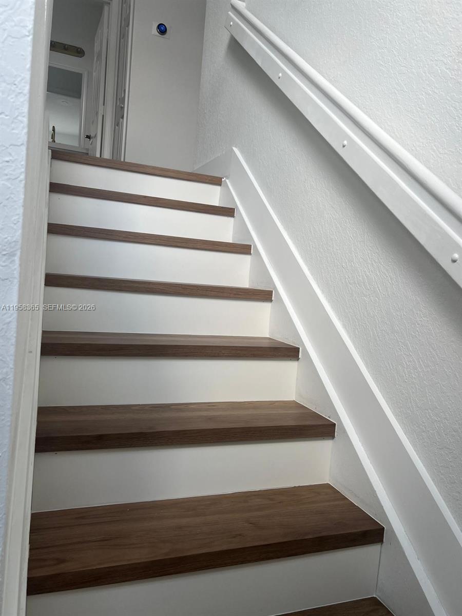 ISLANDS AT DORAL 1ST ADDN - Residential