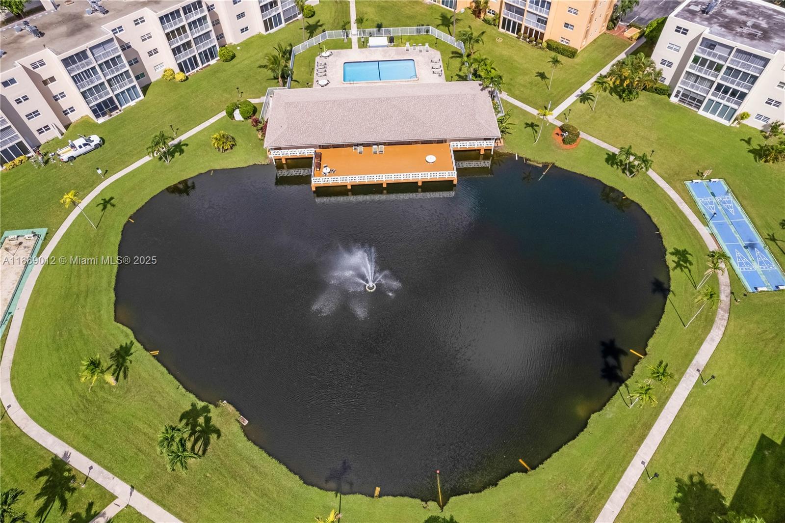MEADOWBROOK LAKES CONDO - Residential