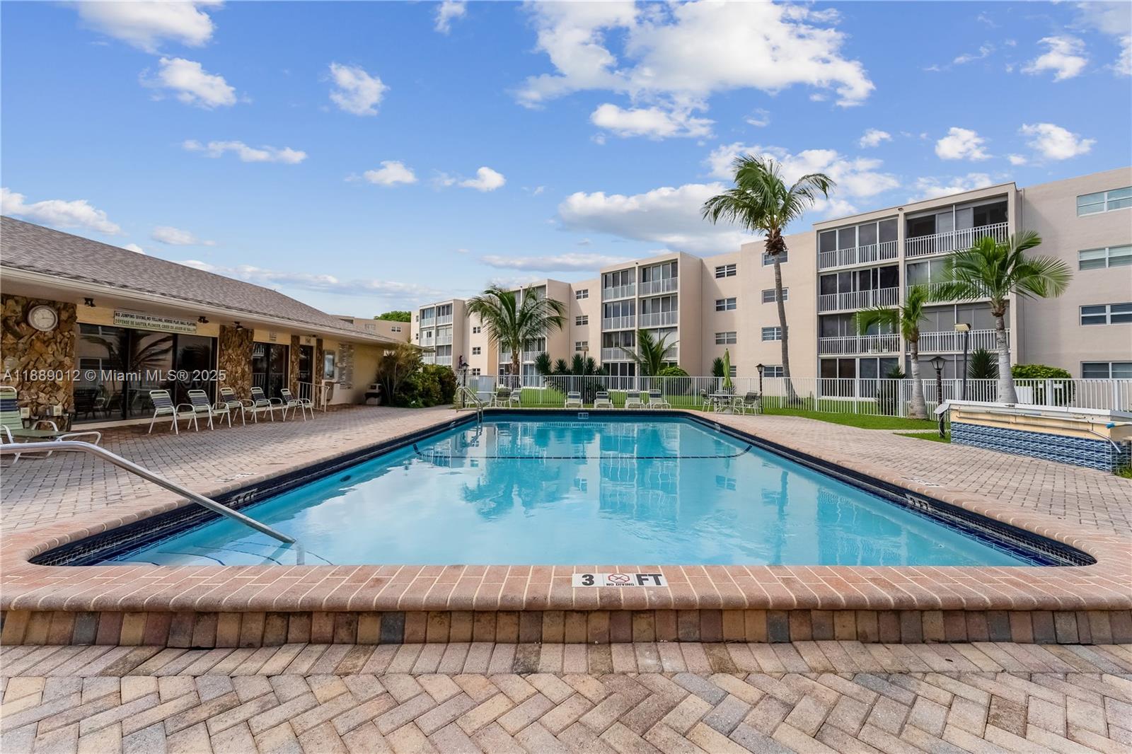 MEADOWBROOK LAKES CONDO - Residential