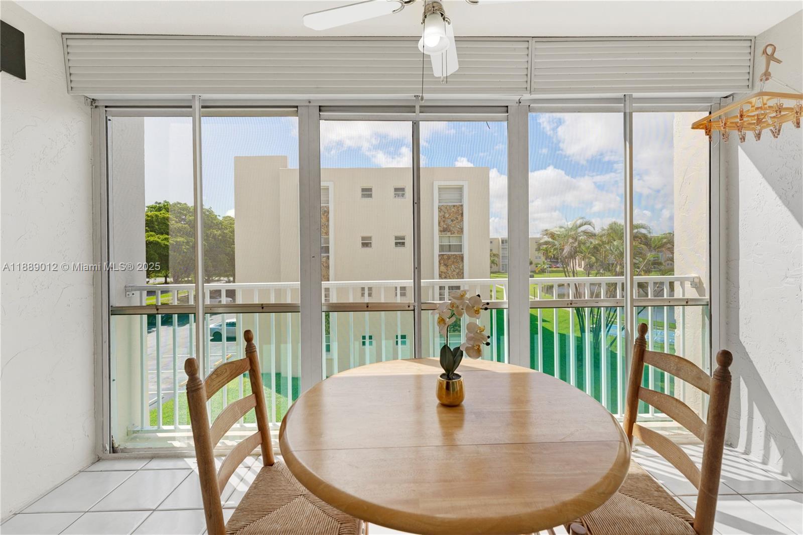 MEADOWBROOK LAKES CONDO - Residential
