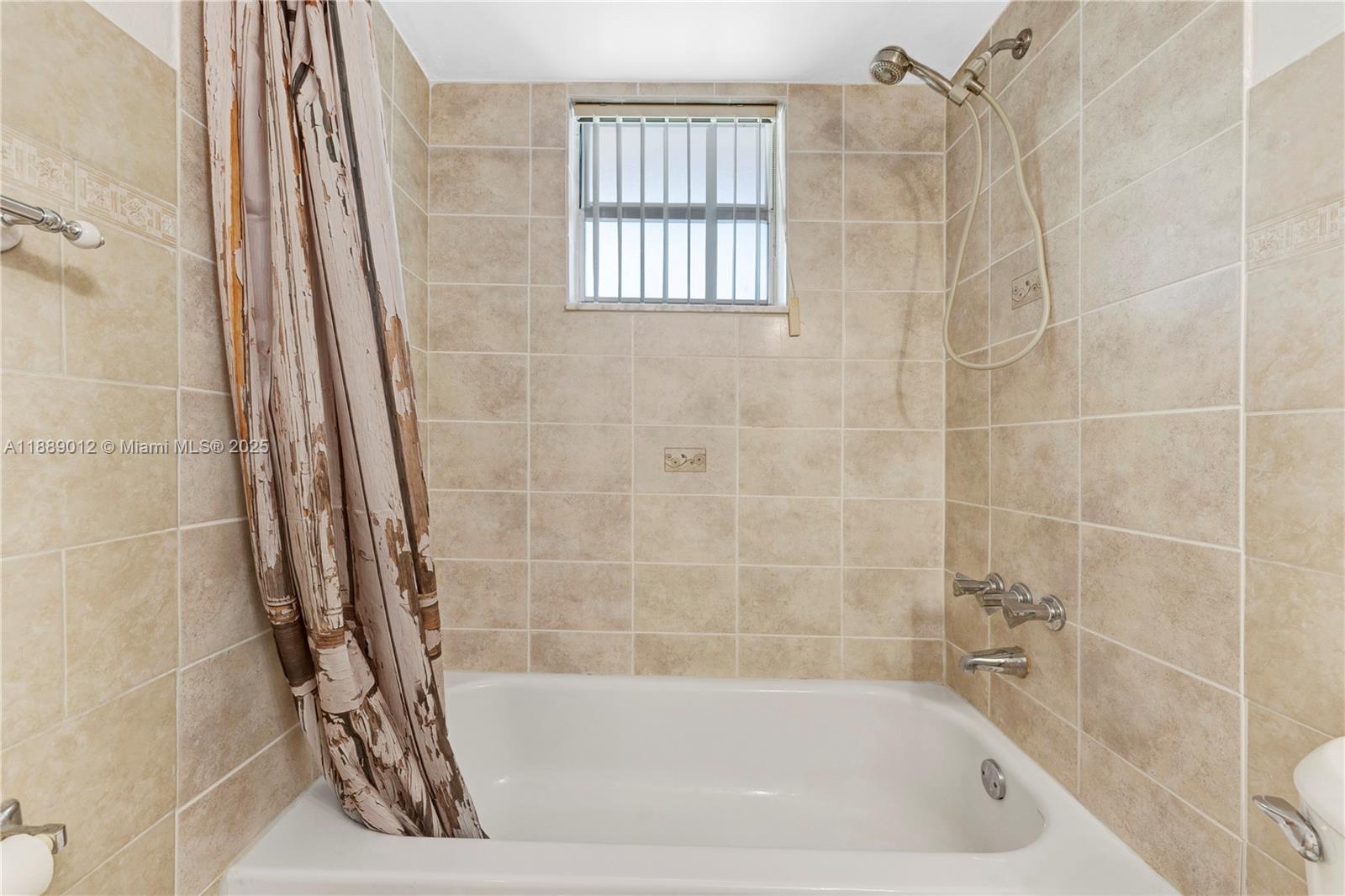 MEADOWBROOK LAKES CONDO - Residential