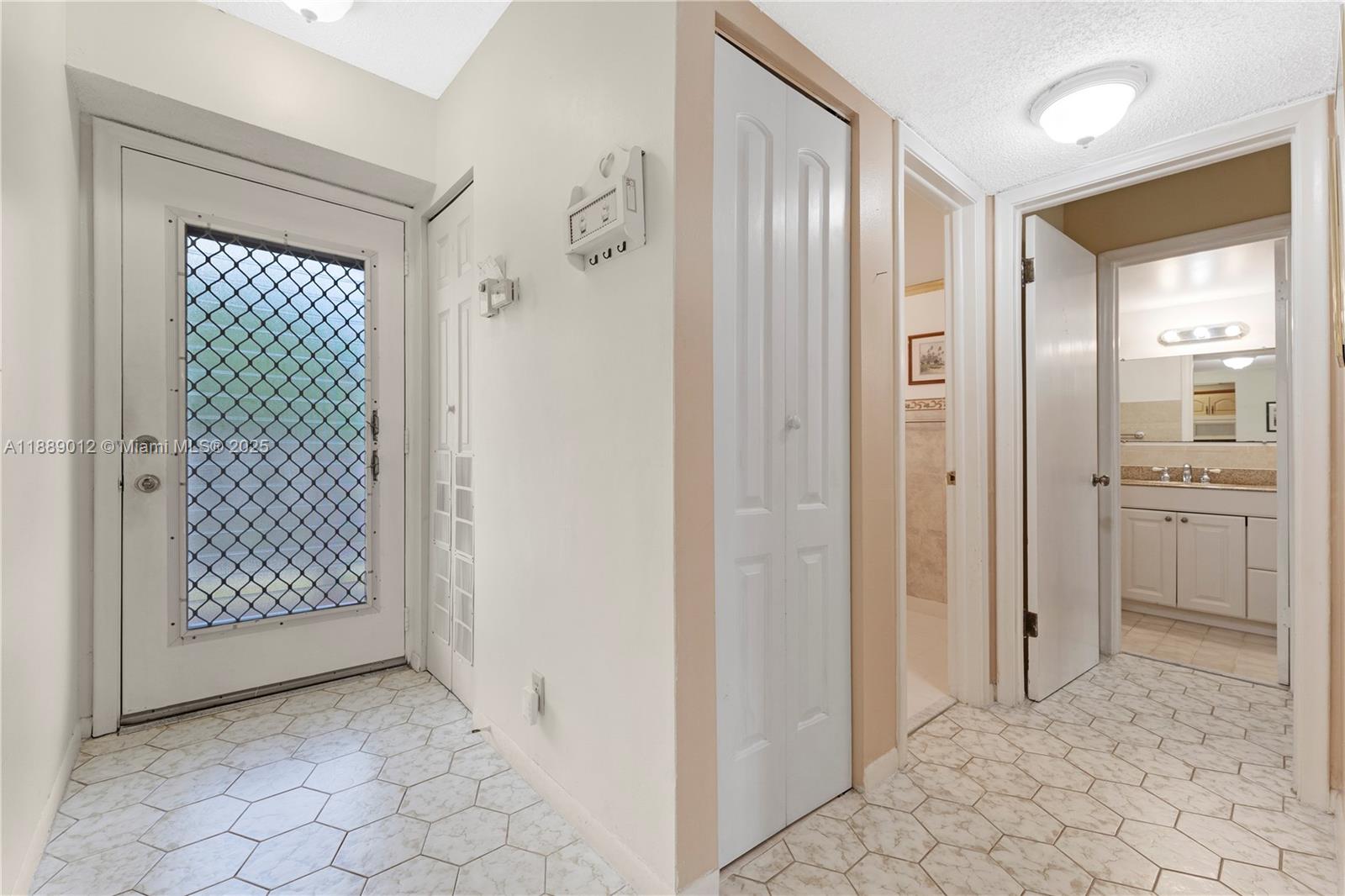 MEADOWBROOK LAKES CONDO - Residential