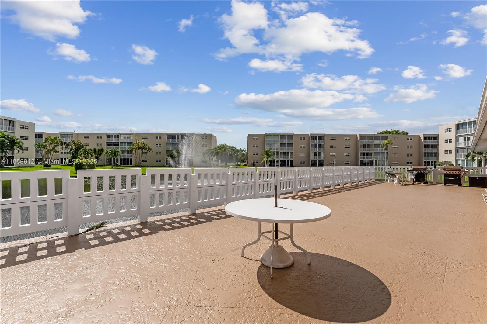 MEADOWBROOK LAKES CONDO - Residential