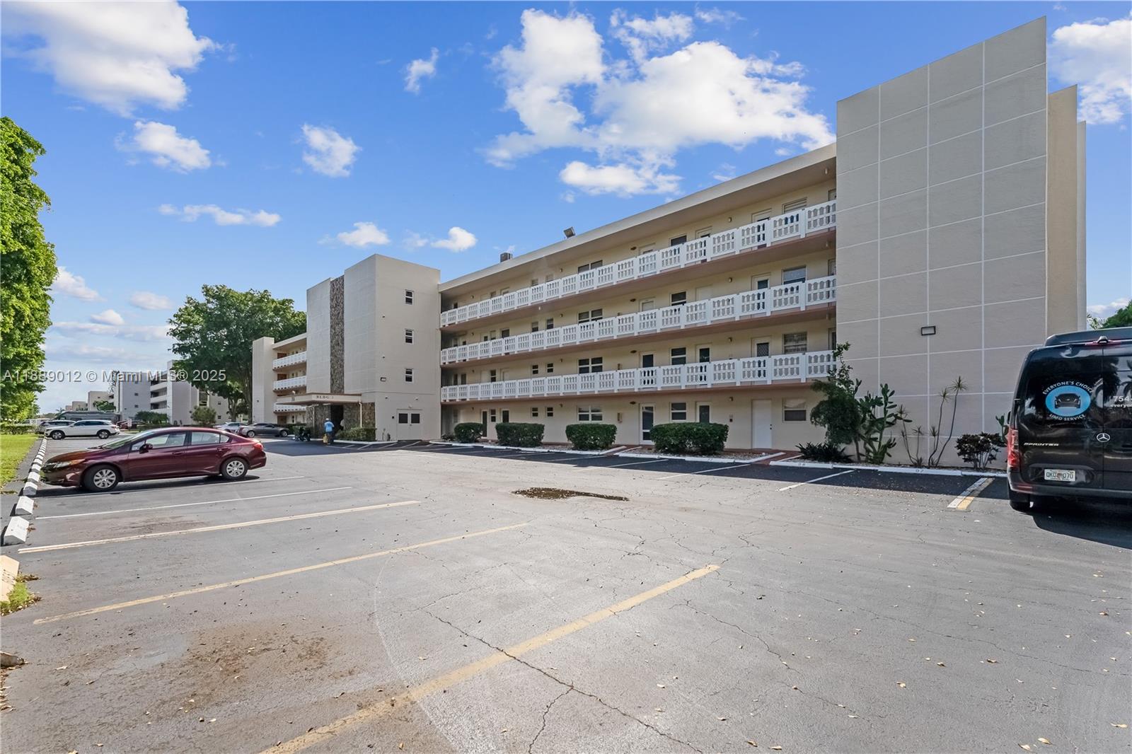MEADOWBROOK LAKES CONDO - Residential
