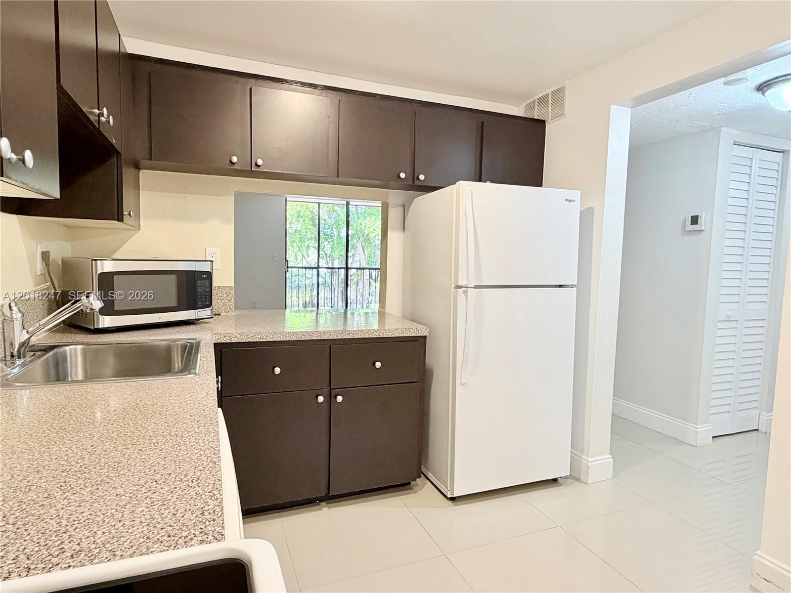 LAGO WEST CONDOMINIUM - Residential