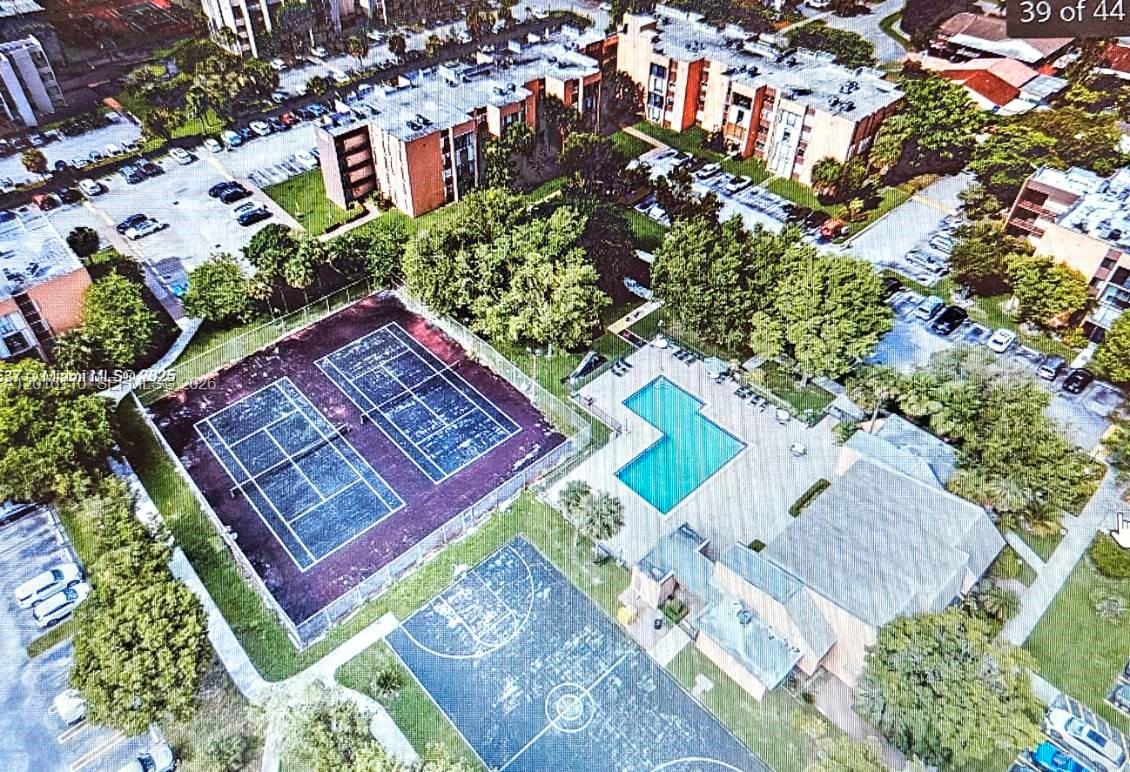 VERSIALLES GARDENS II CON - Residential