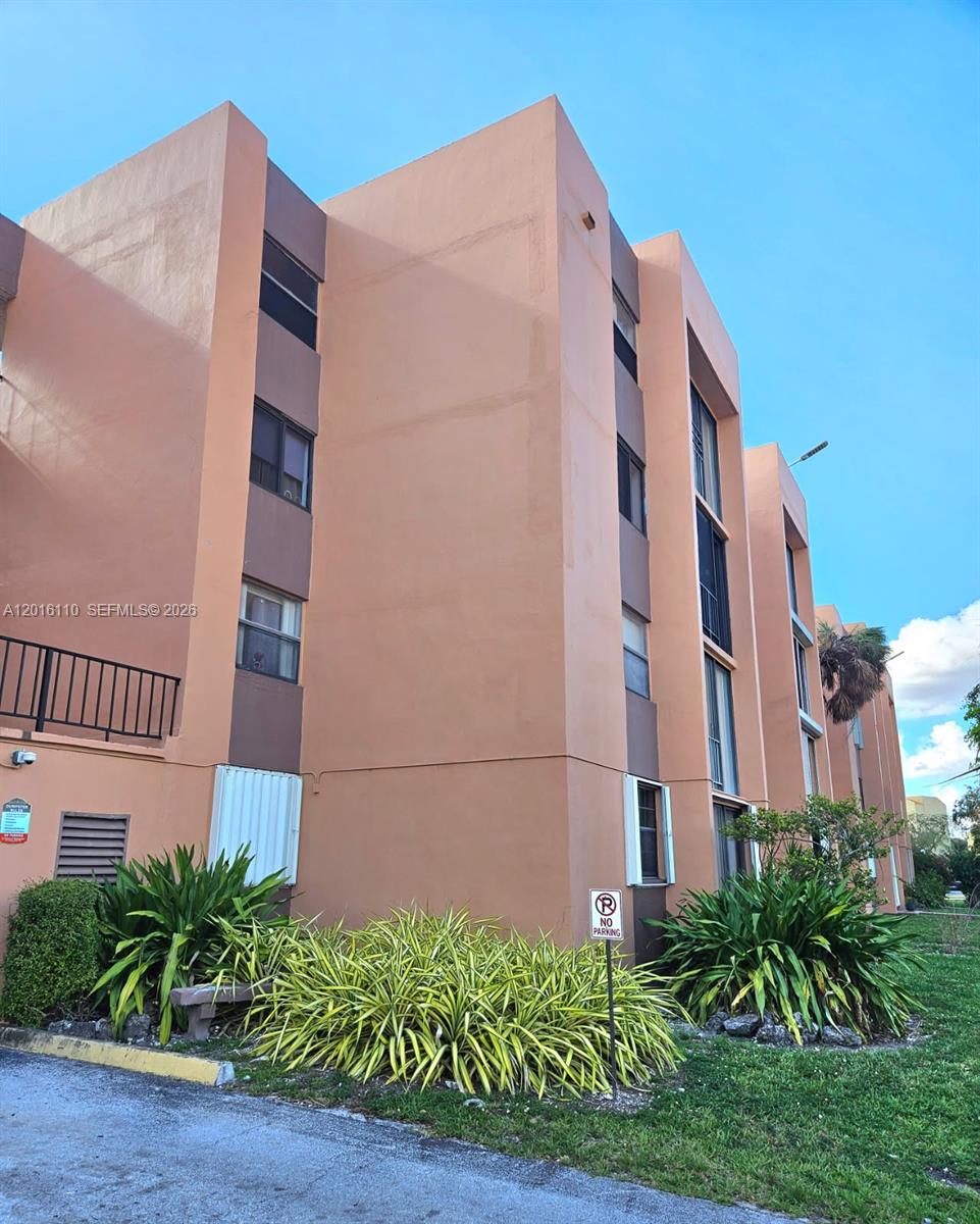 VERSIALLES GARDENS II CON - Residential