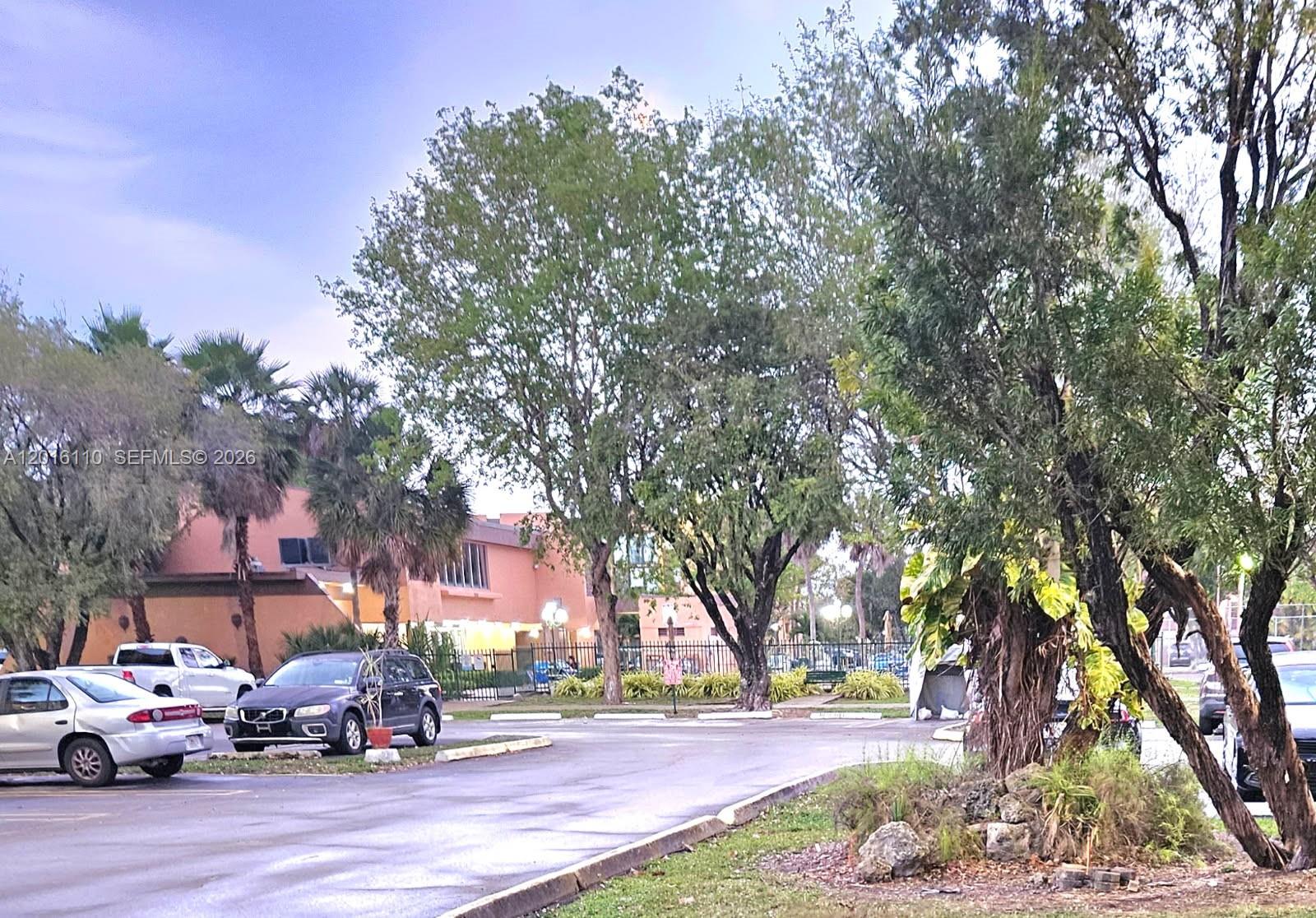 VERSIALLES GARDENS II CON - Residential
