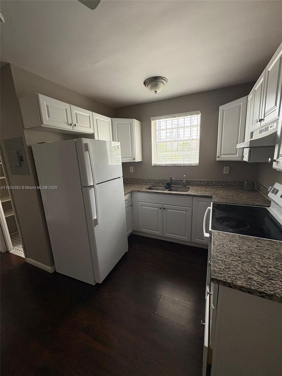 812 SW 19 ST 2