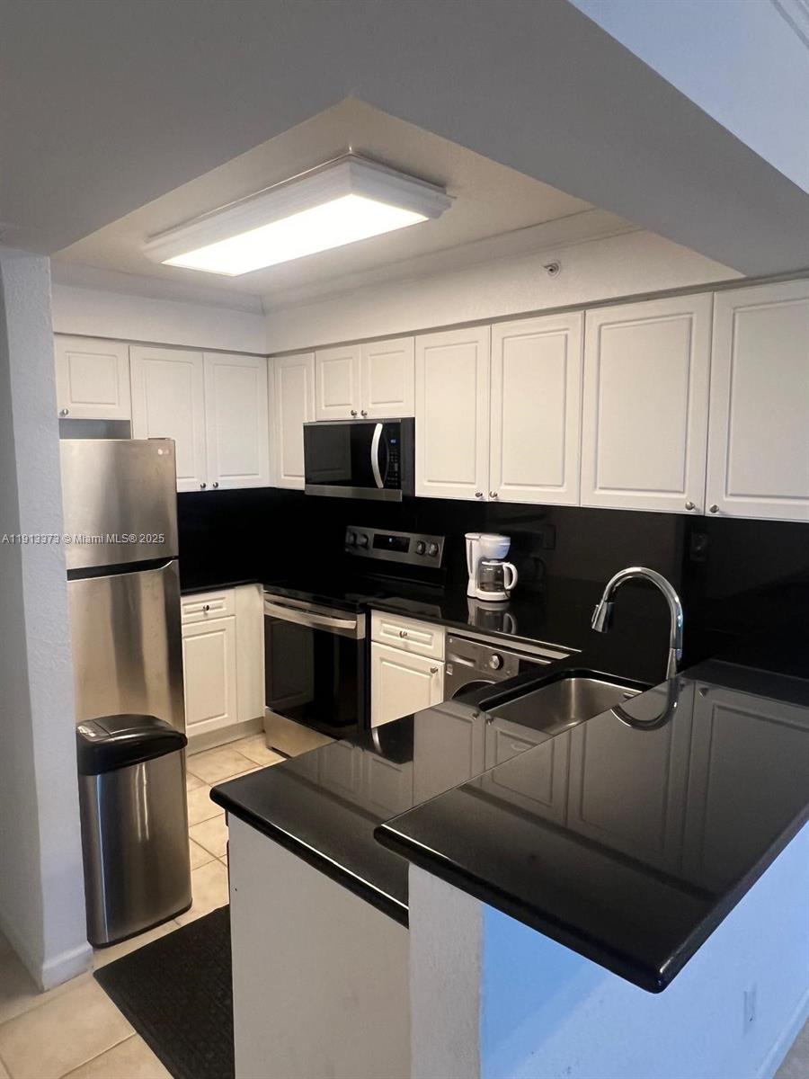 WAVE CONDO - Residential Lease