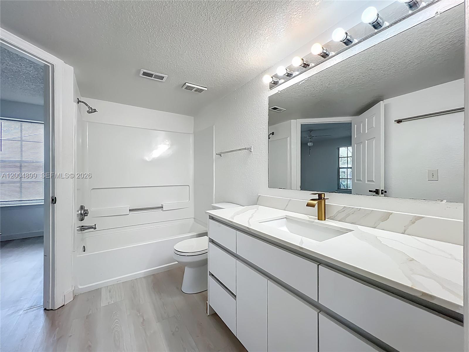 Belmont/PK CENTRAL CONDO - Residential