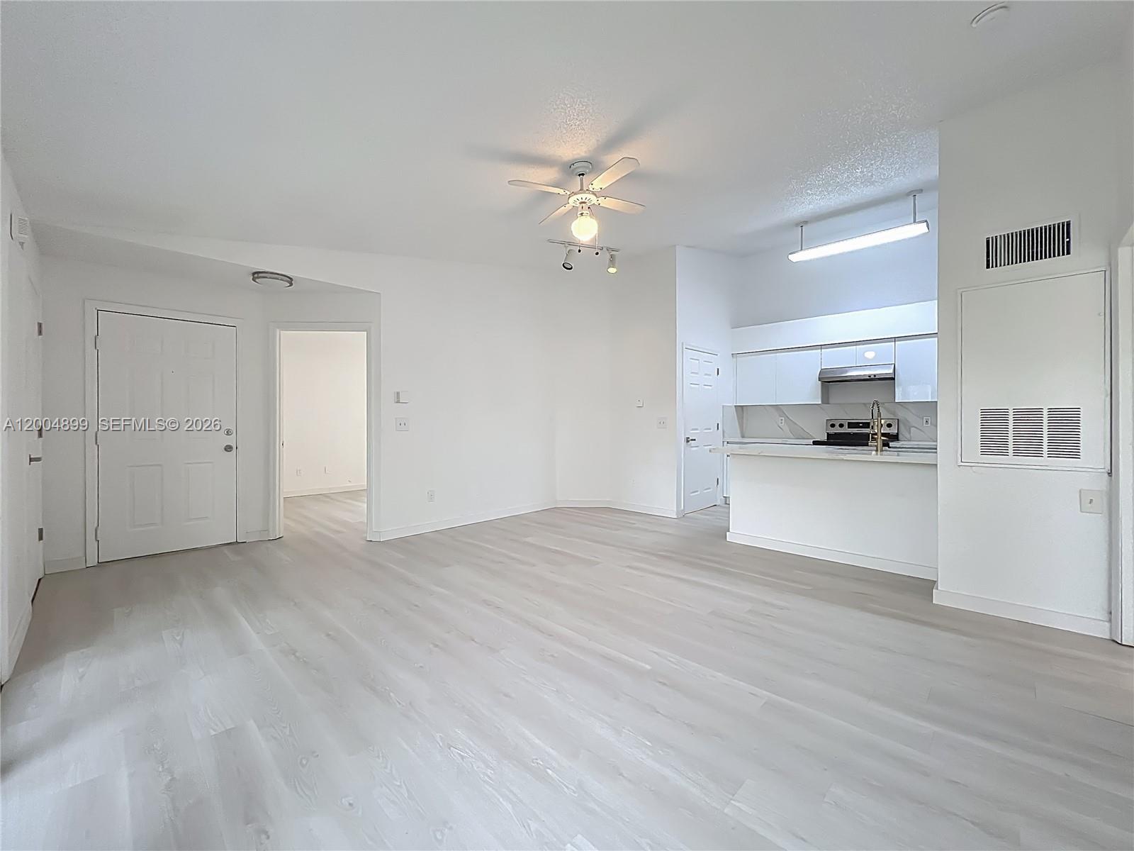 2225 Metropolitan Way 1225