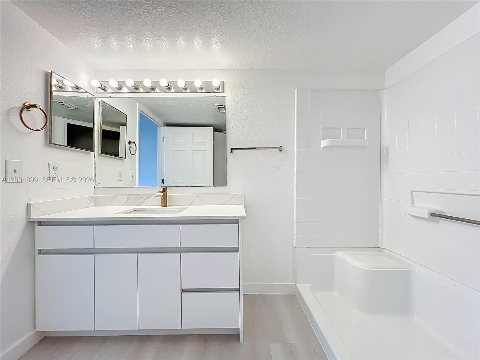 Belmont/PK CENTRAL CONDO - Residential