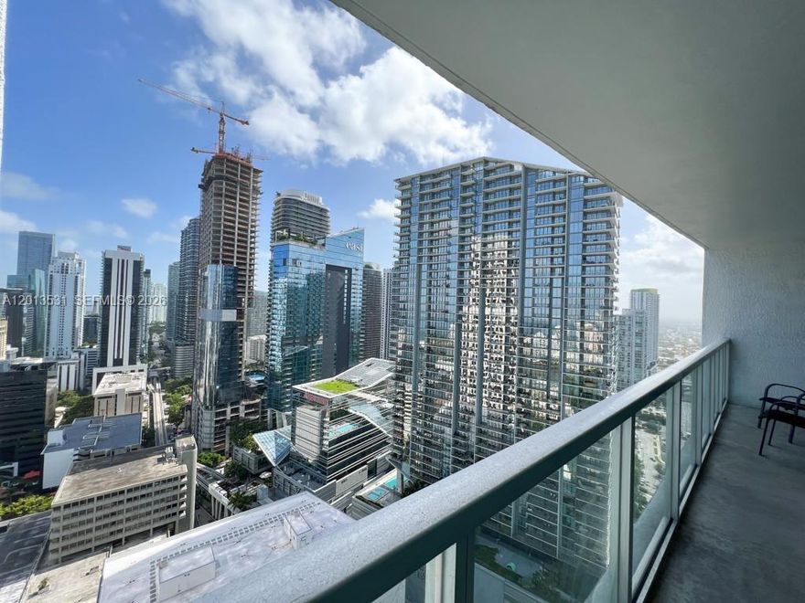 SPACIOUS CONDO UNIT IN PRESTIGIOUS 500 BRICKELL CONDOMINIUM. 1 PARKING SPACE IS ASSIGNED AND COVERED. ENJOY FULL BUILDING AMENITIES: TWO POOLS, GYM, SPA, CLUB ROOM , 24HR CONCIERGE, VALET, CABLE, INTERNET AND MORE. WALKING DISTANCE TO RESTAURANTS, CAFES, AND MORE. F