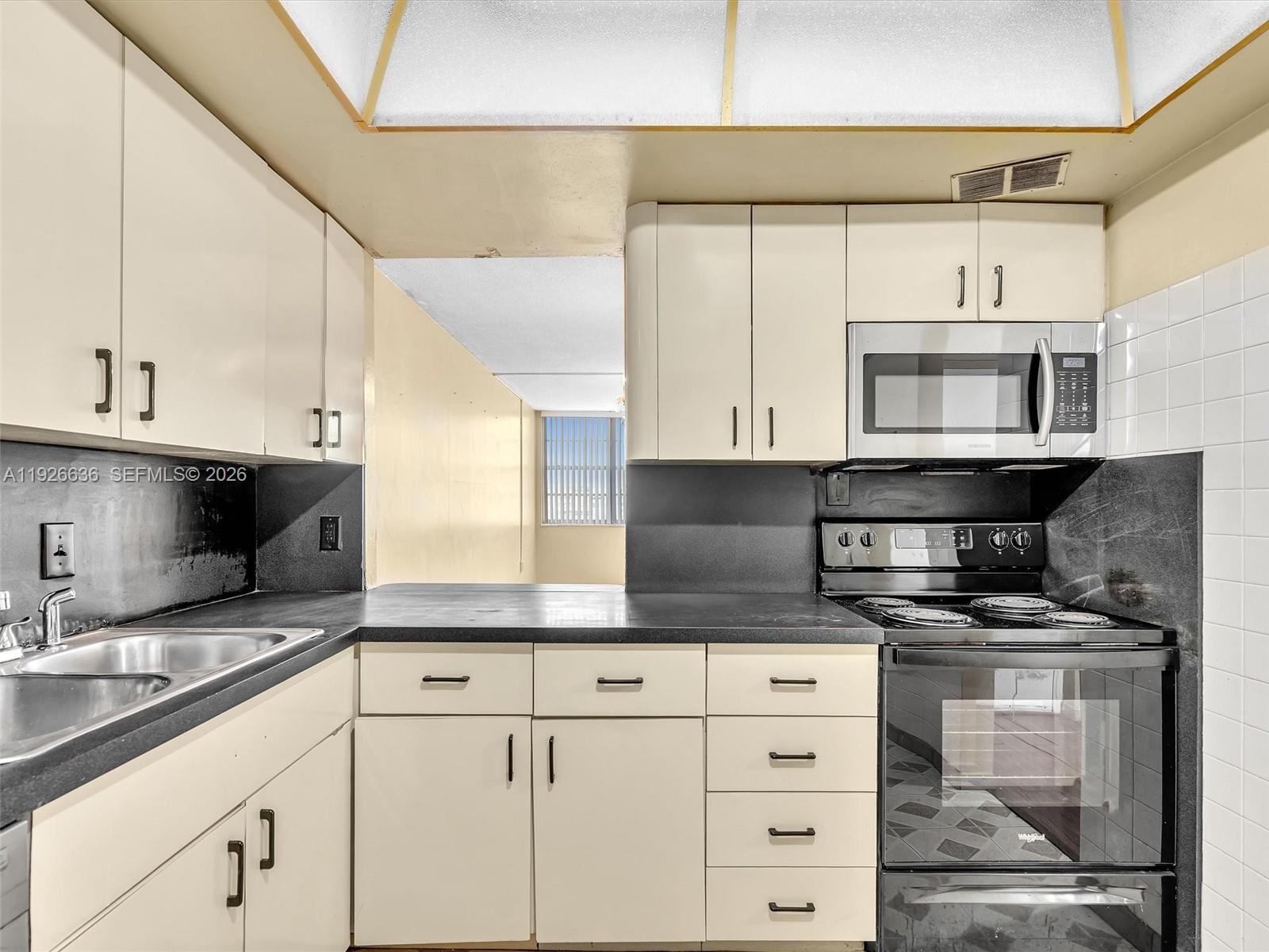 BUCKLEY TOWERS CONDO - EA - Residential