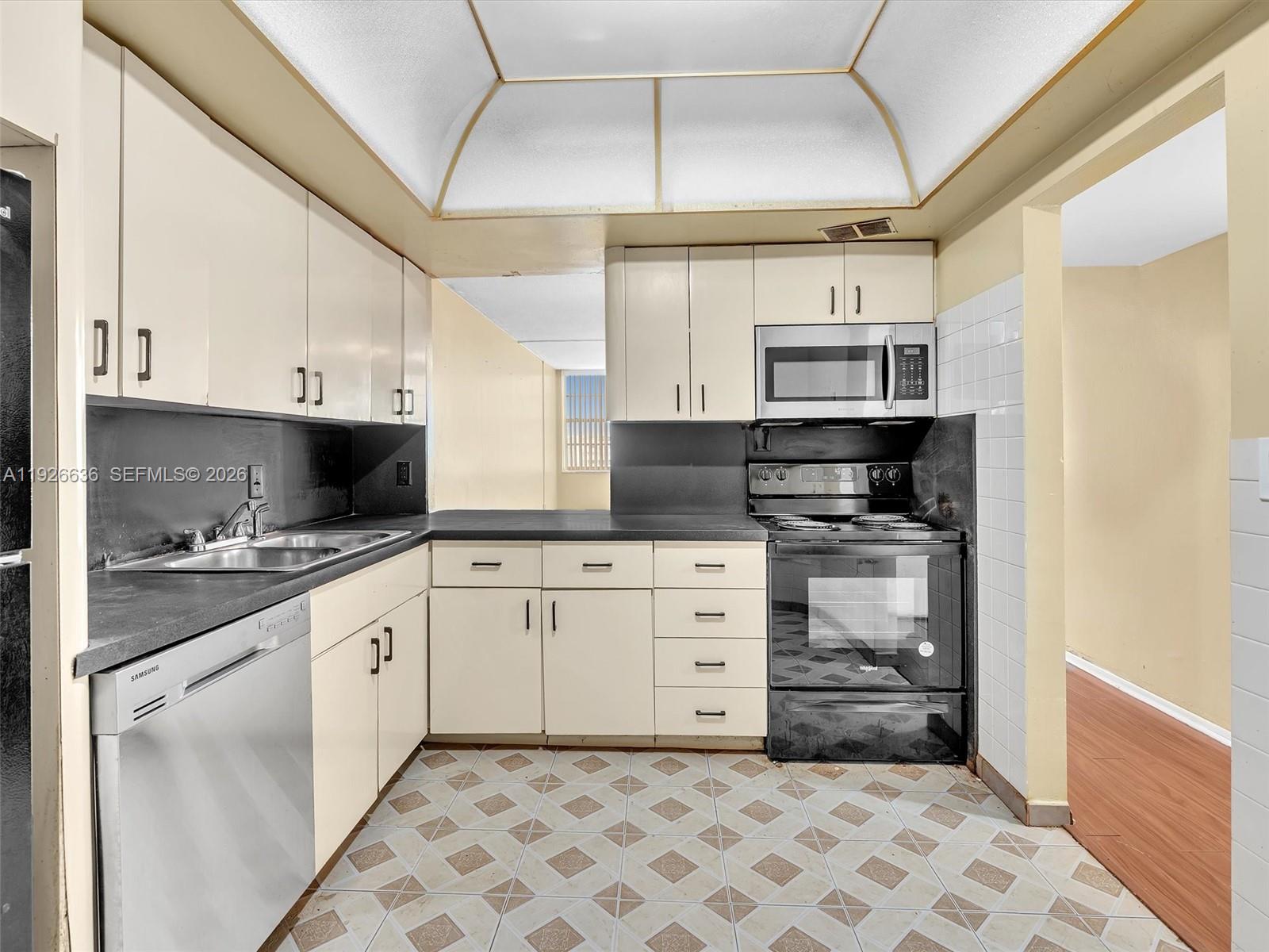 BUCKLEY TOWERS CONDO - EA - Residential