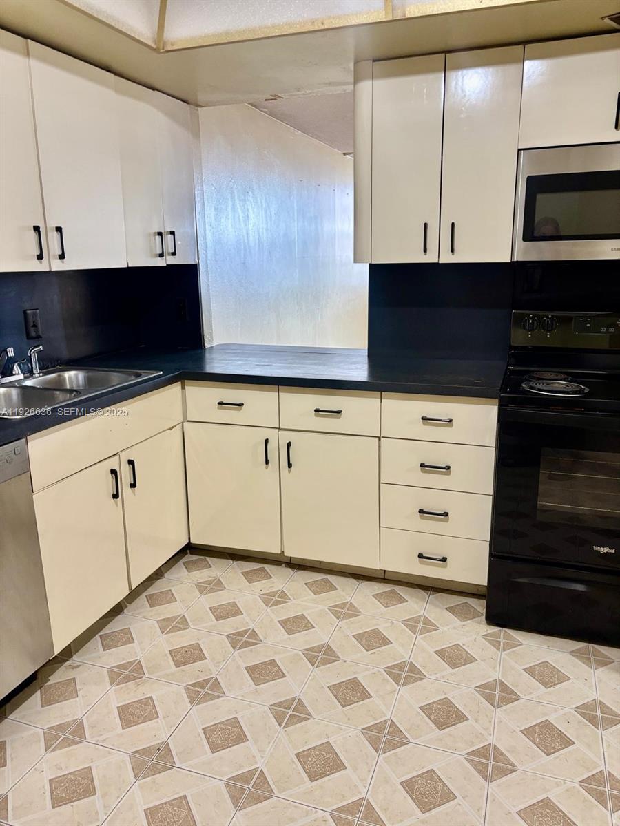 BUCKLEY TOWERS CONDO - EA - Residential