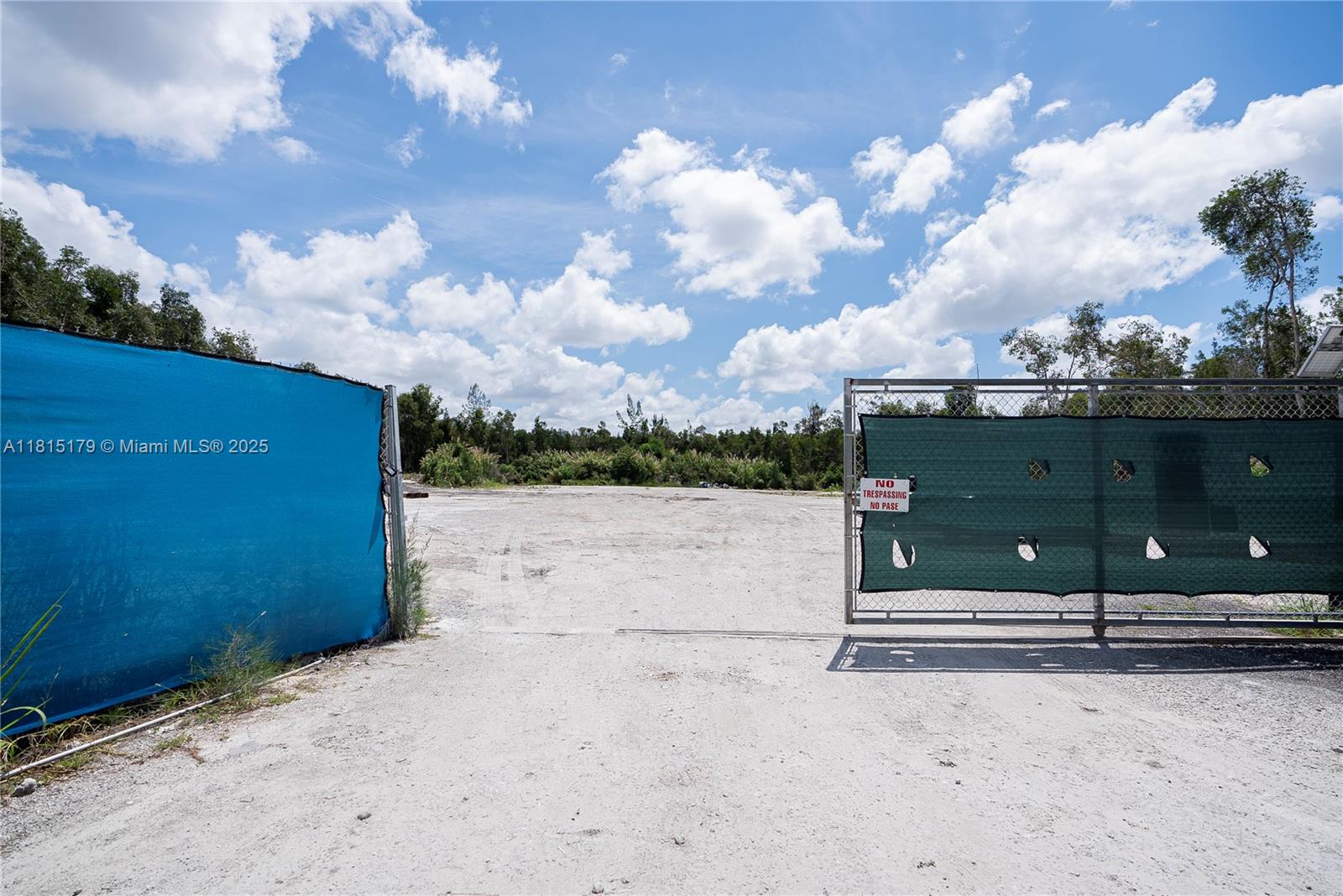 EXCELLENT INVESTMENT OPPORTUNITY! THIS VACANT LAND IS IDEALLY SITUATED NEAR MAJOR DEVELOPMENT PROJECTS, WITH ITS PRIME LOCATION IN A THRIVING AREA, THIS LOT PRESENTS A UNIQUE CHANCE TO SECURE A VALUABLE ASSET IN MIAMI. DON'T MISS OUT ON THIS POSITIVE INVESTMENT OPPORTUNUTY!