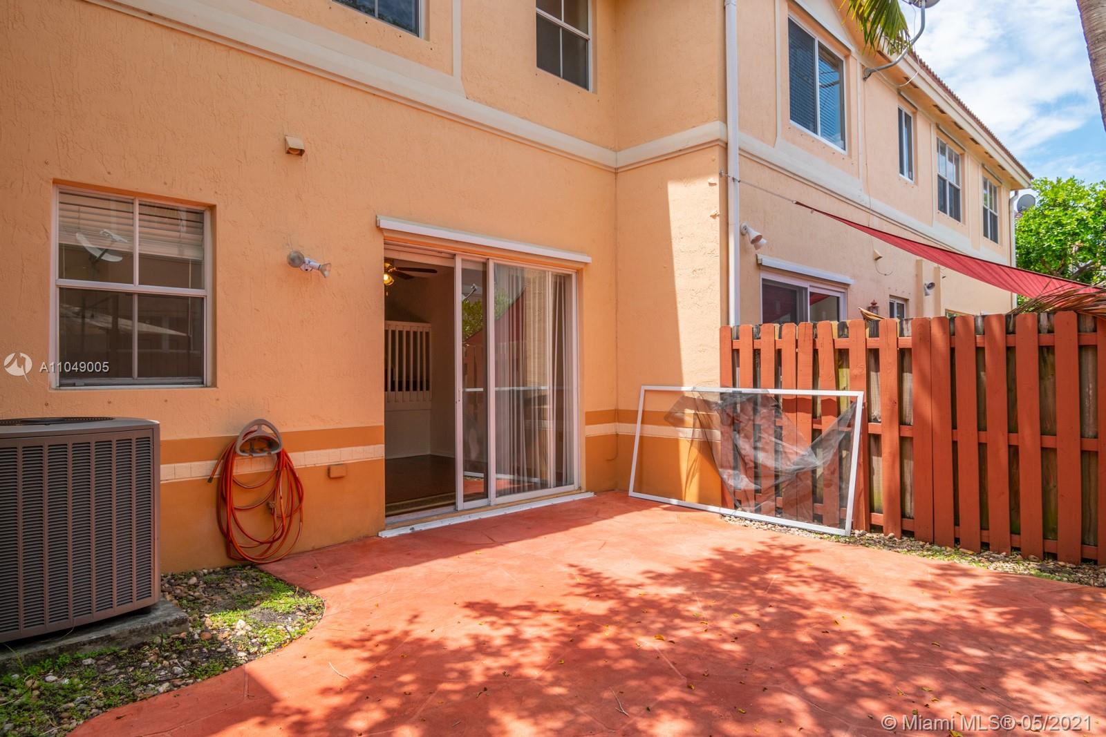 KENDALL BREEZE - Residential Lease