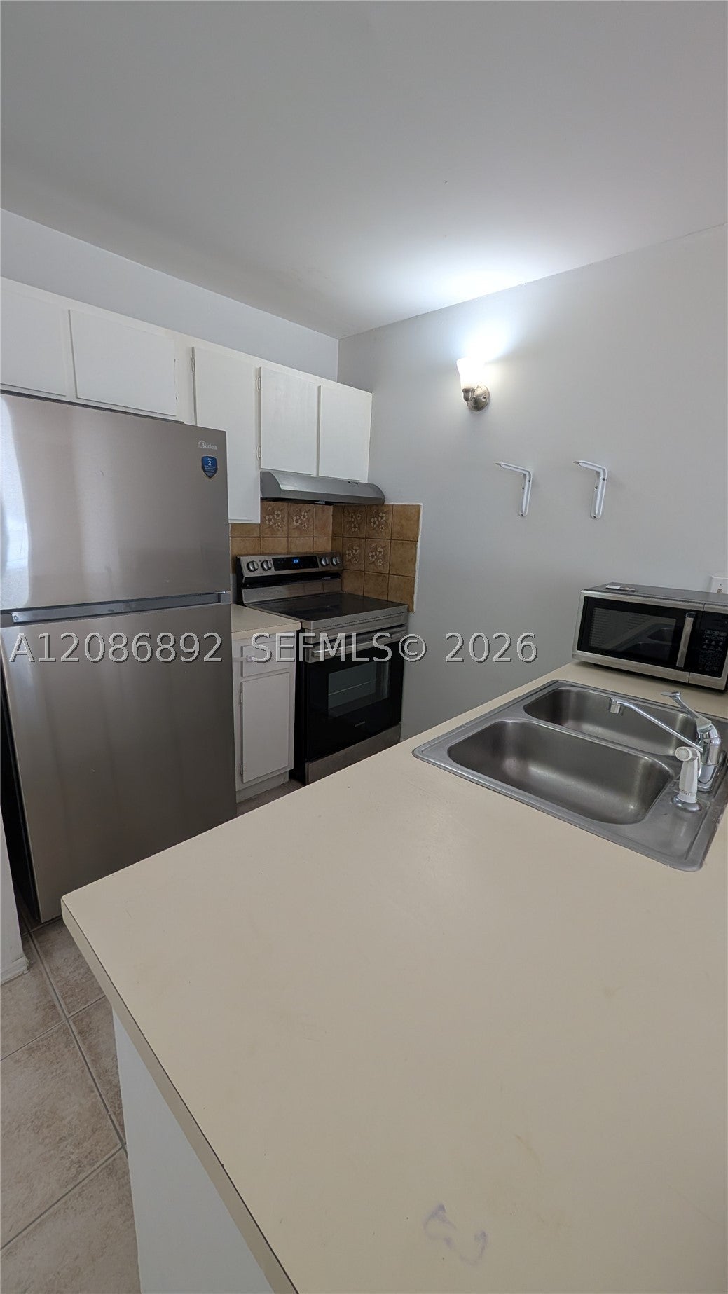 2701 Riverside Dr 206-B, Coral Springs, FL, 33065/$152,000 4 2701 Riverside Dr 206-B
