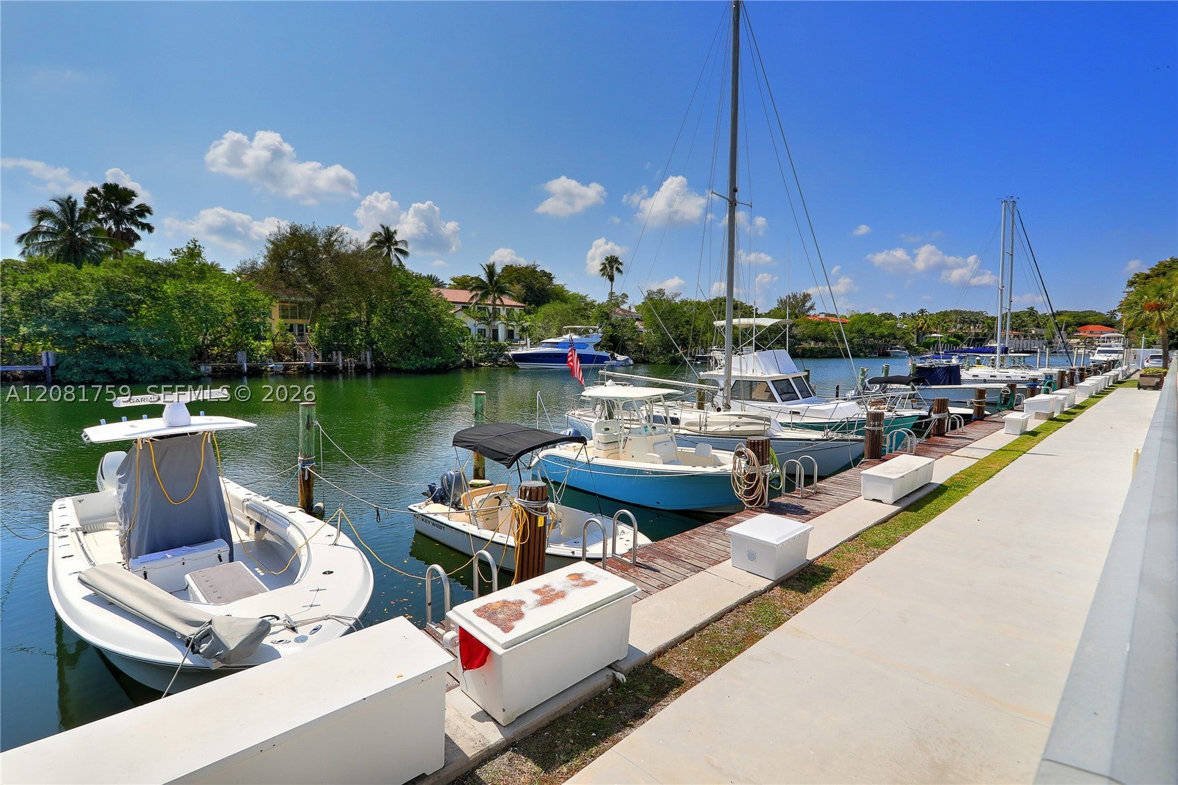 100 Edgewater Dr 305