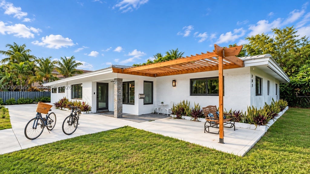 Photo of 201 NE 26th Ave, Pompano Beach, FL 33062 (MLS # A12098165)