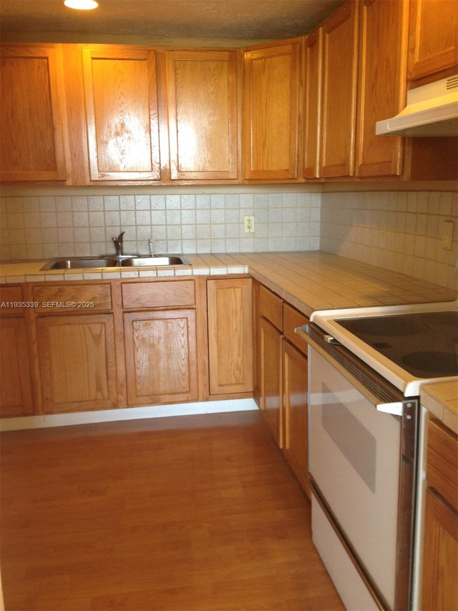 2025 NE 164th St 1006