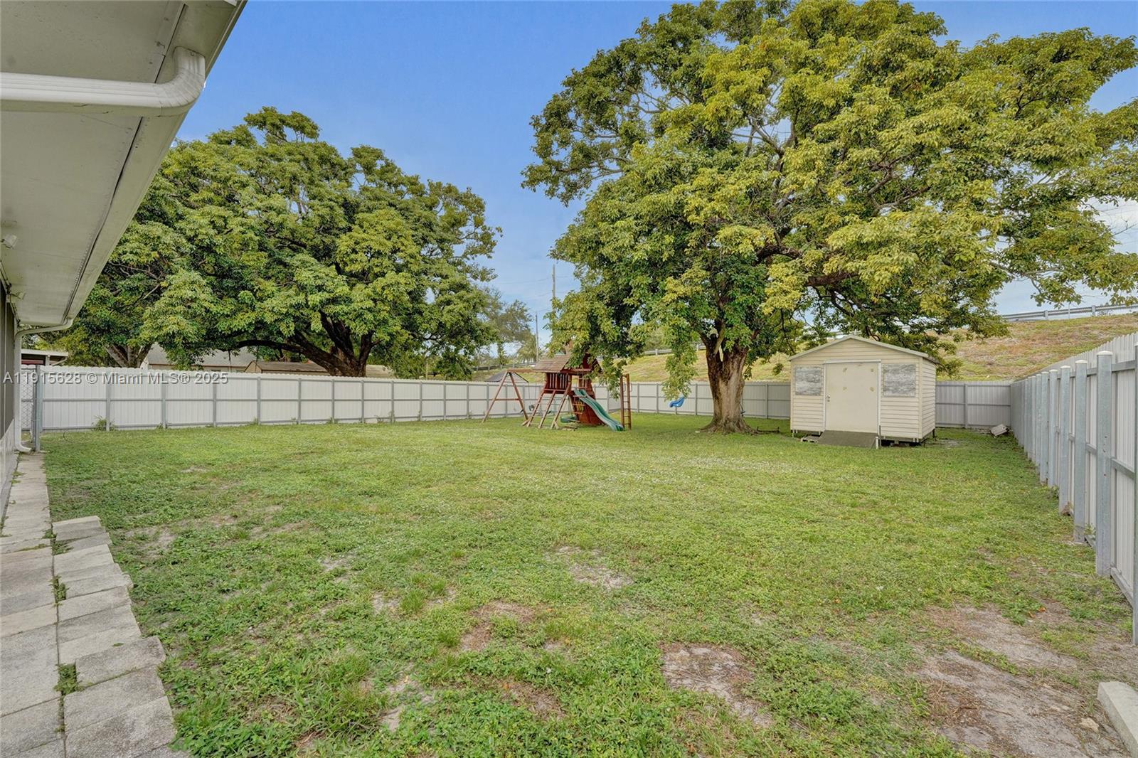 DRIFTWOOD PLAZA NO 3 - Residential Lease