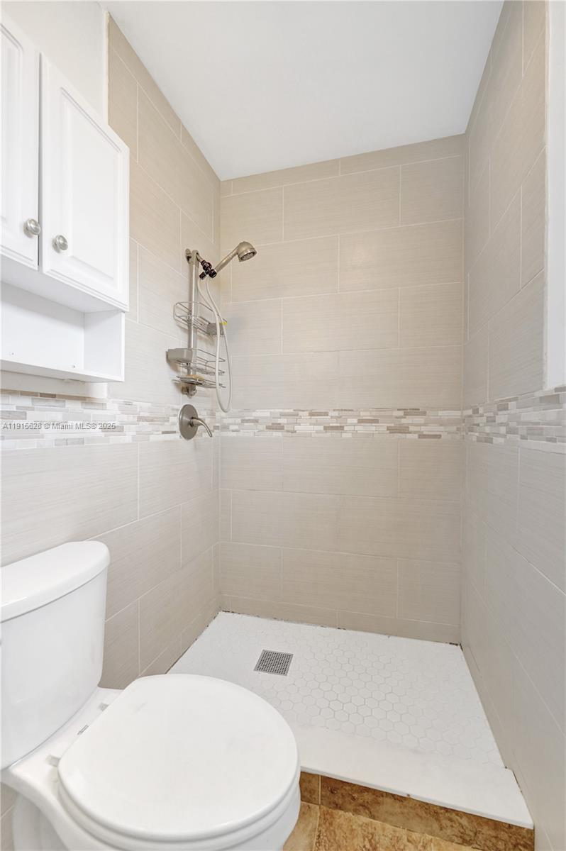 DRIFTWOOD PLAZA NO 3 - Residential Lease