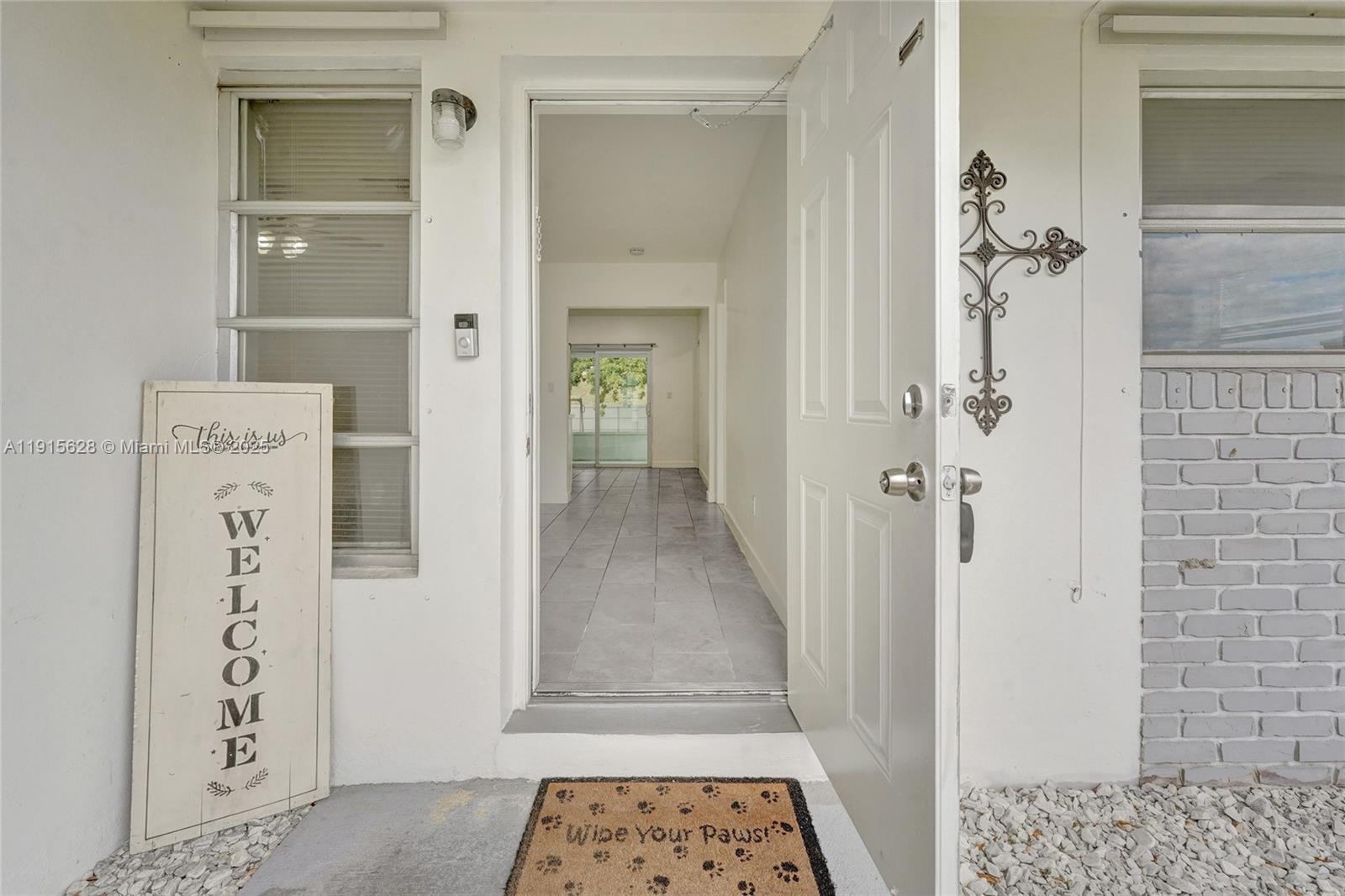 DRIFTWOOD PLAZA NO 3 - Residential Lease