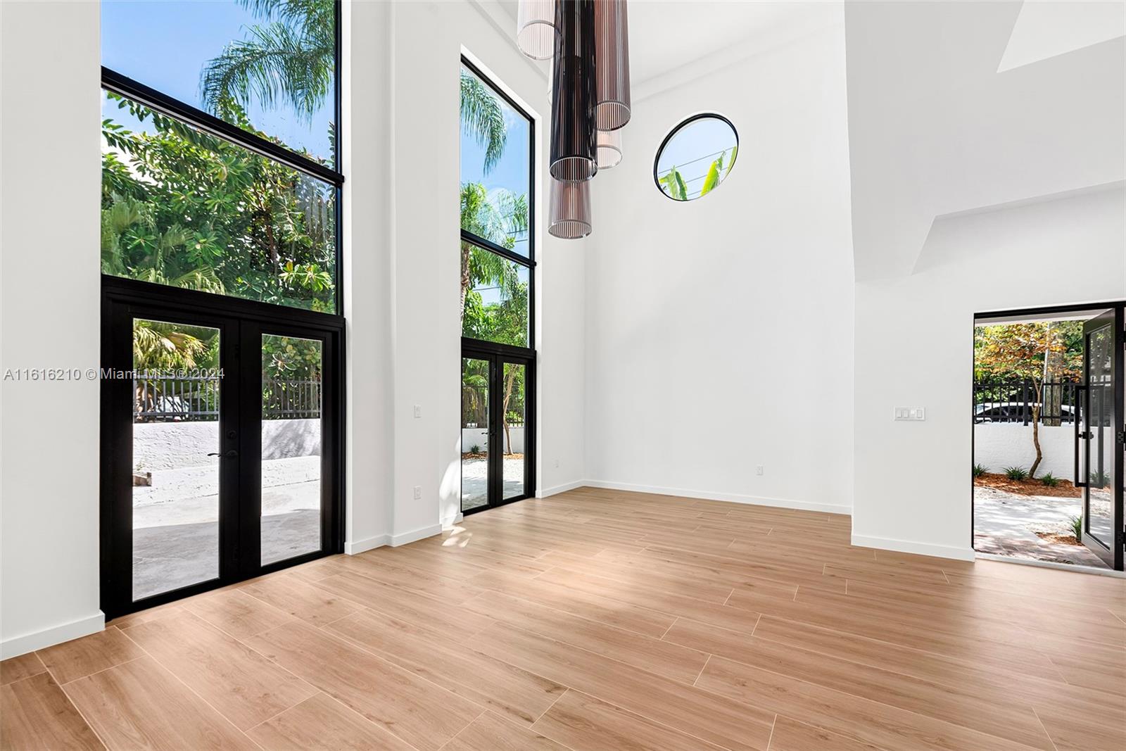 Beautifully renovated townhouse in North Coconut Grove. Corner lot situated on a dead end street just off of Tigertail, walking distance to the Marina, Trader Joe's, Sadelle's, The new Four Seasons development and so much more!! Minutes to downtown, MIA, Key Biscayne & the Beaches.
Currently rented for $17,400 a month. Both leases are a 1 year term.
This home features brand new kitchen with granite counters, new porcelain floors, marble bathrooms, impact windows and lots of natural light!
3BR/2.5 bath 1 car garage on each side. Both units are also available for rent $9,500 a month.