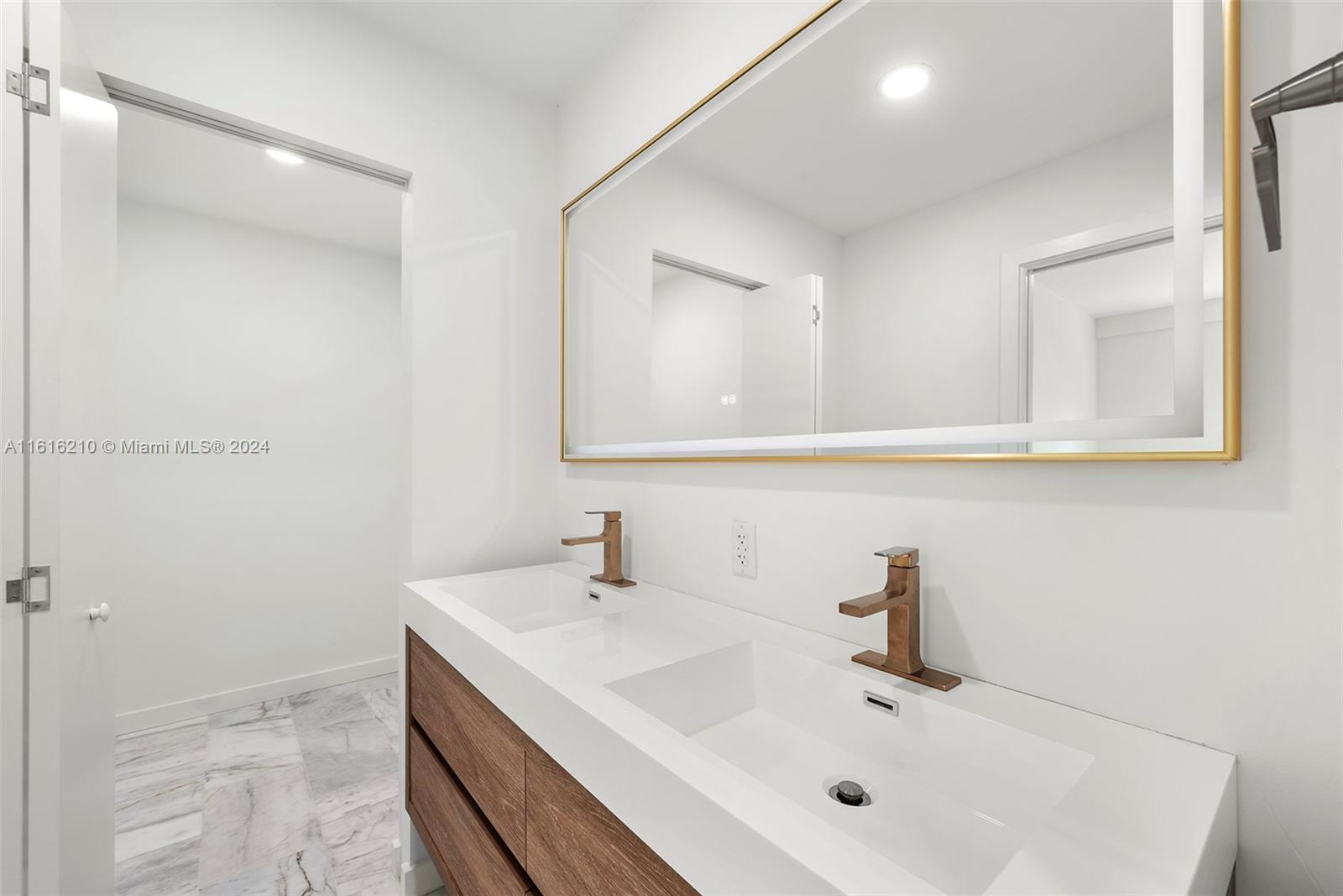 RHODES AMD NEW BISC - Residential
