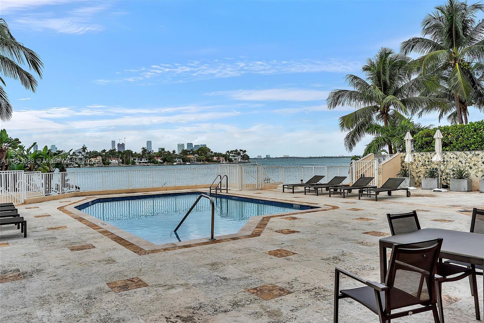 THE VISTAS CONDO - Residential