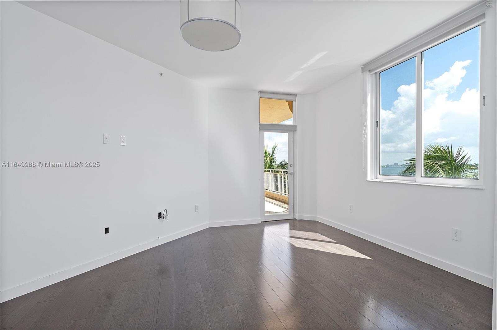 THE VISTAS CONDO - Residential