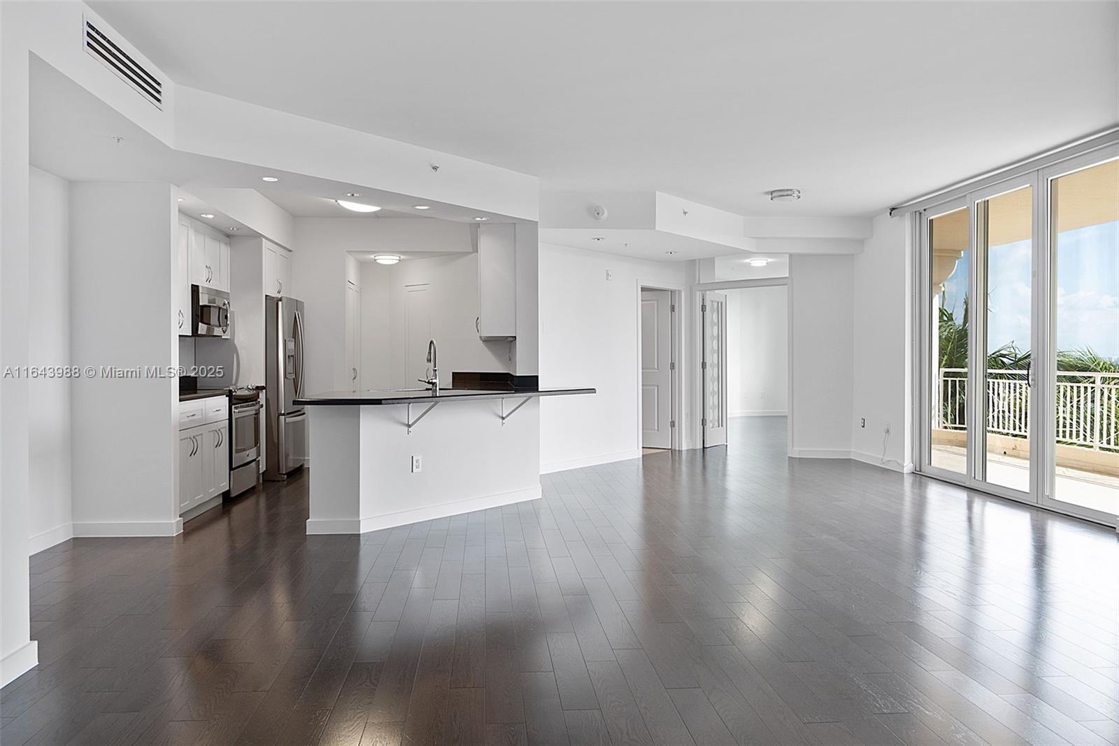 THE VISTAS CONDO - Residential