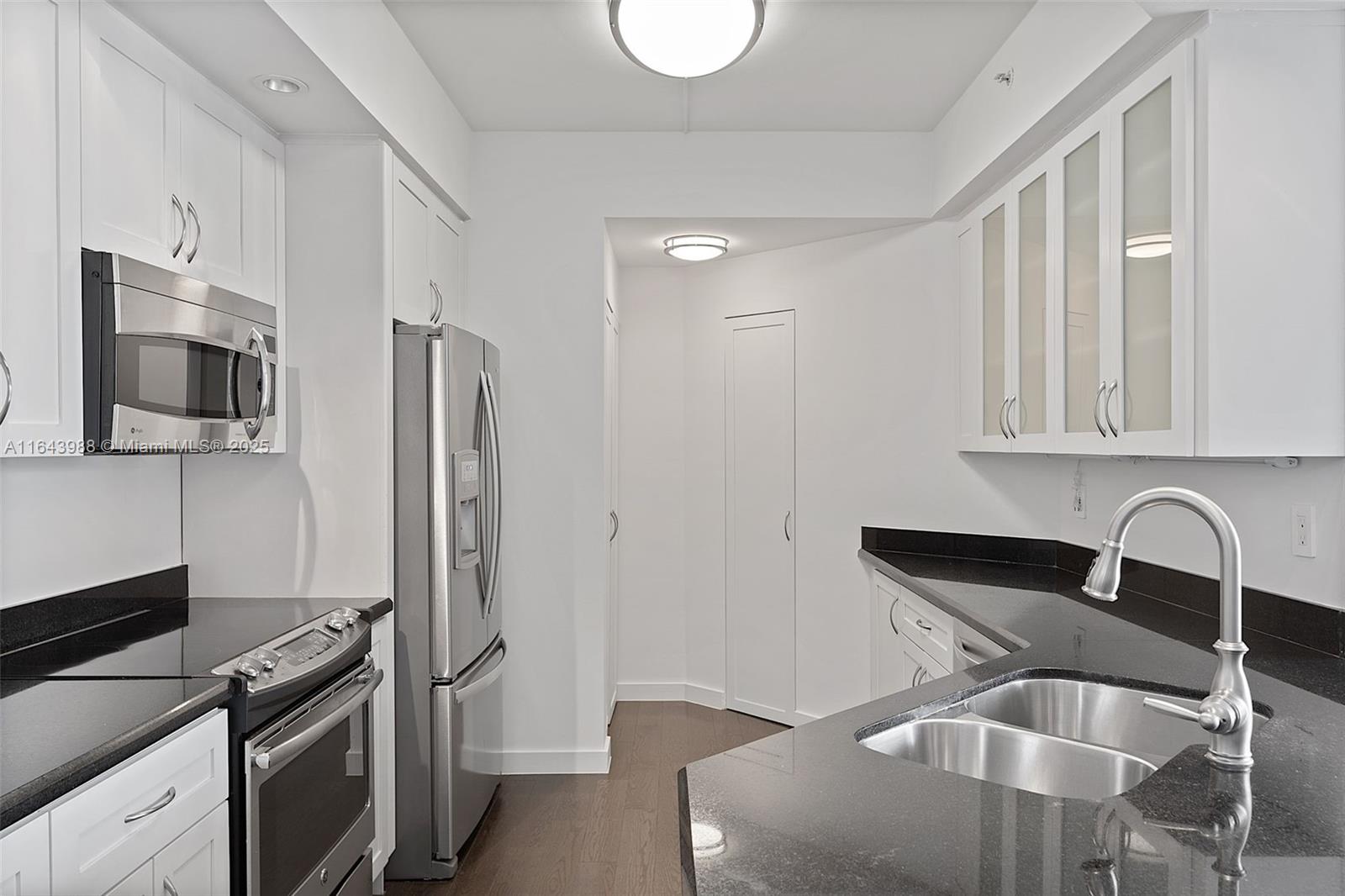 THE VISTAS CONDO - Residential
