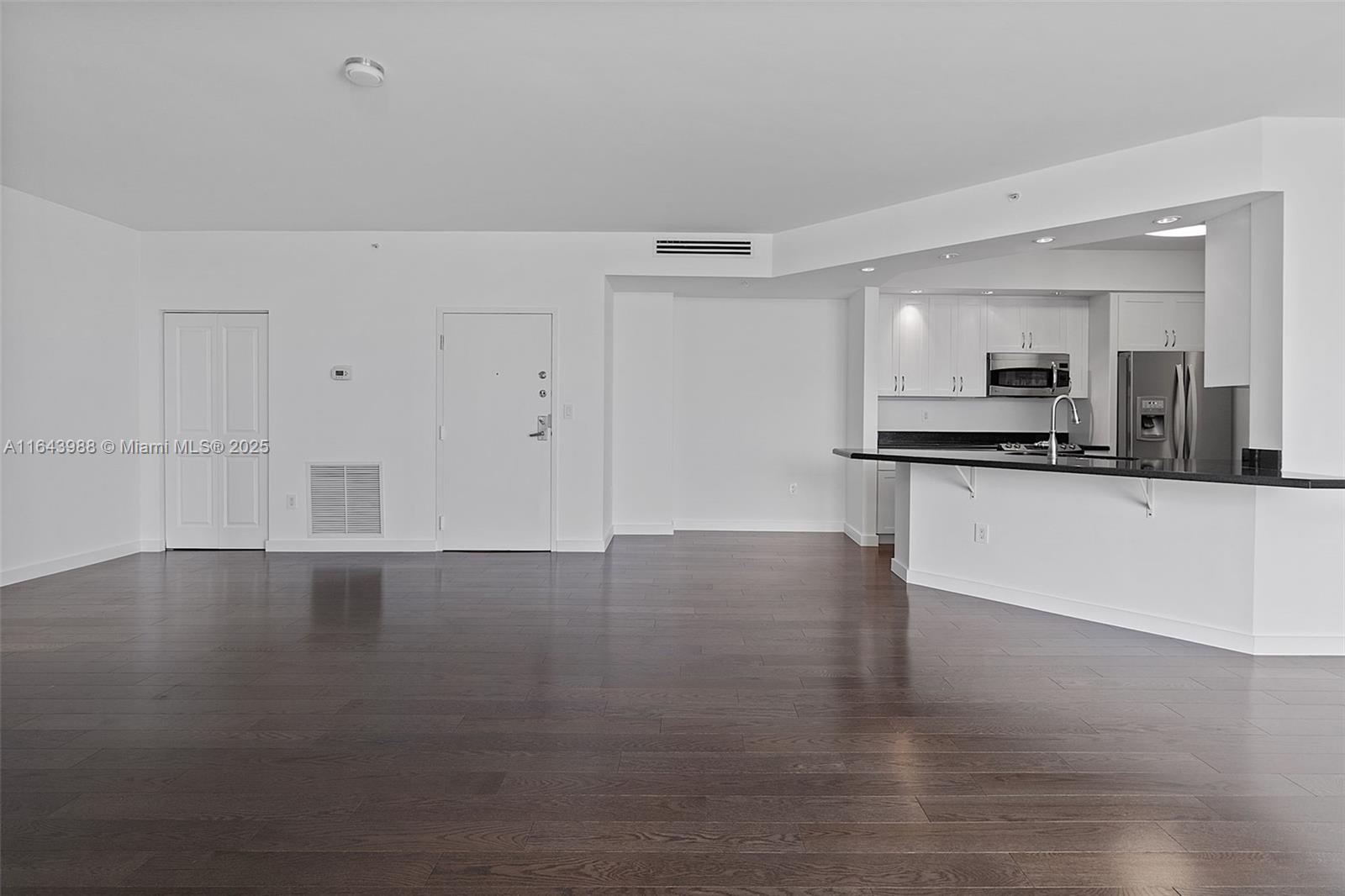 THE VISTAS CONDO - Residential