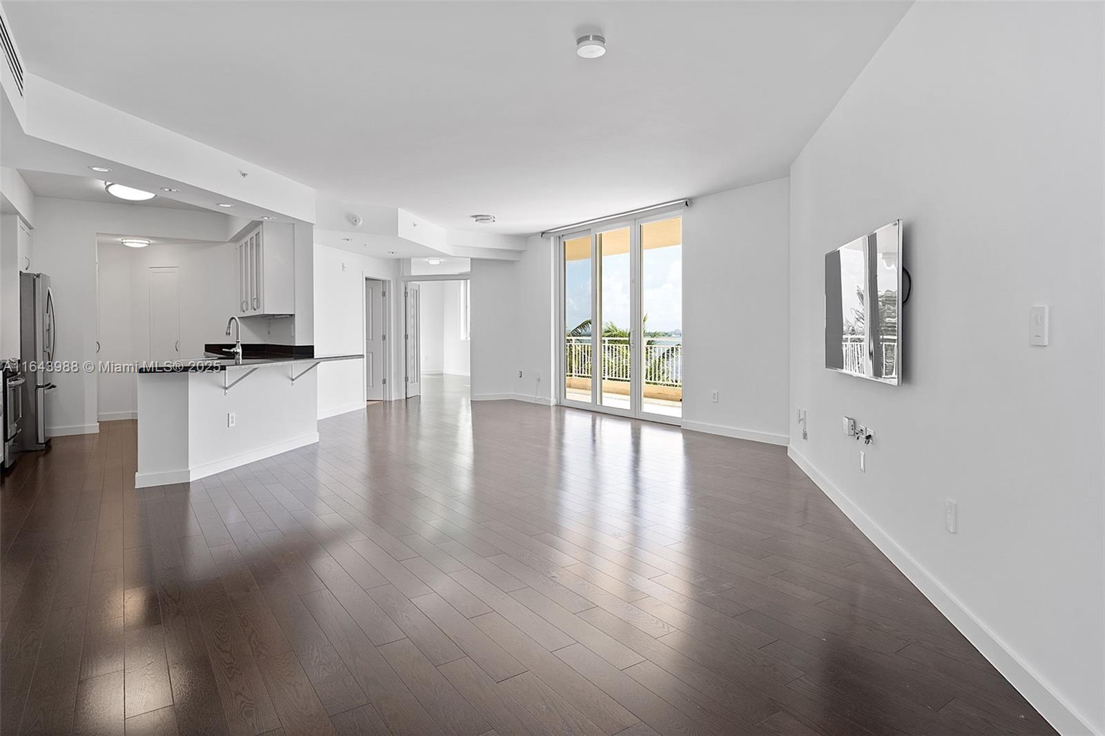 THE VISTAS CONDO - Residential