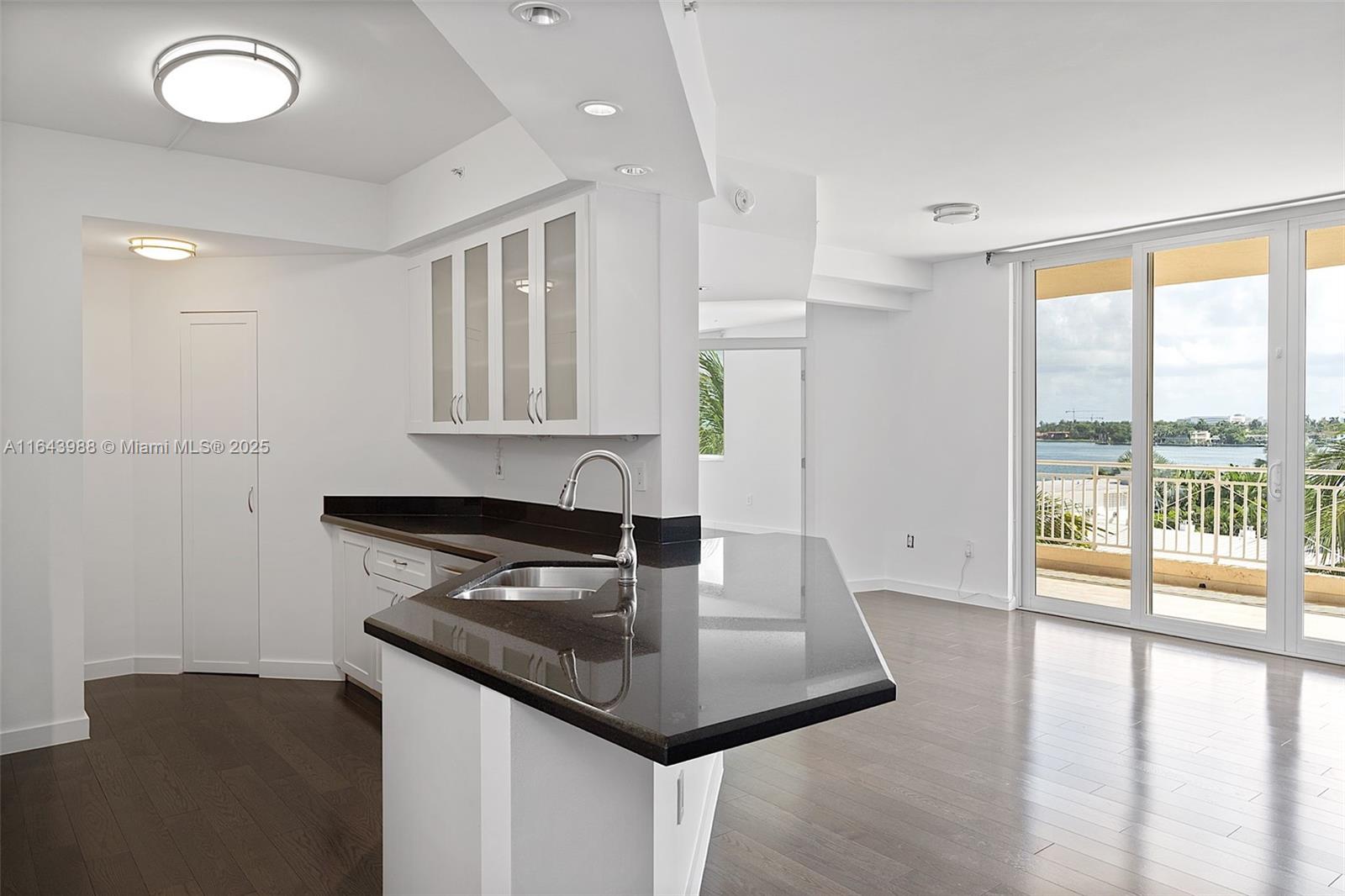 THE VISTAS CONDO - Residential