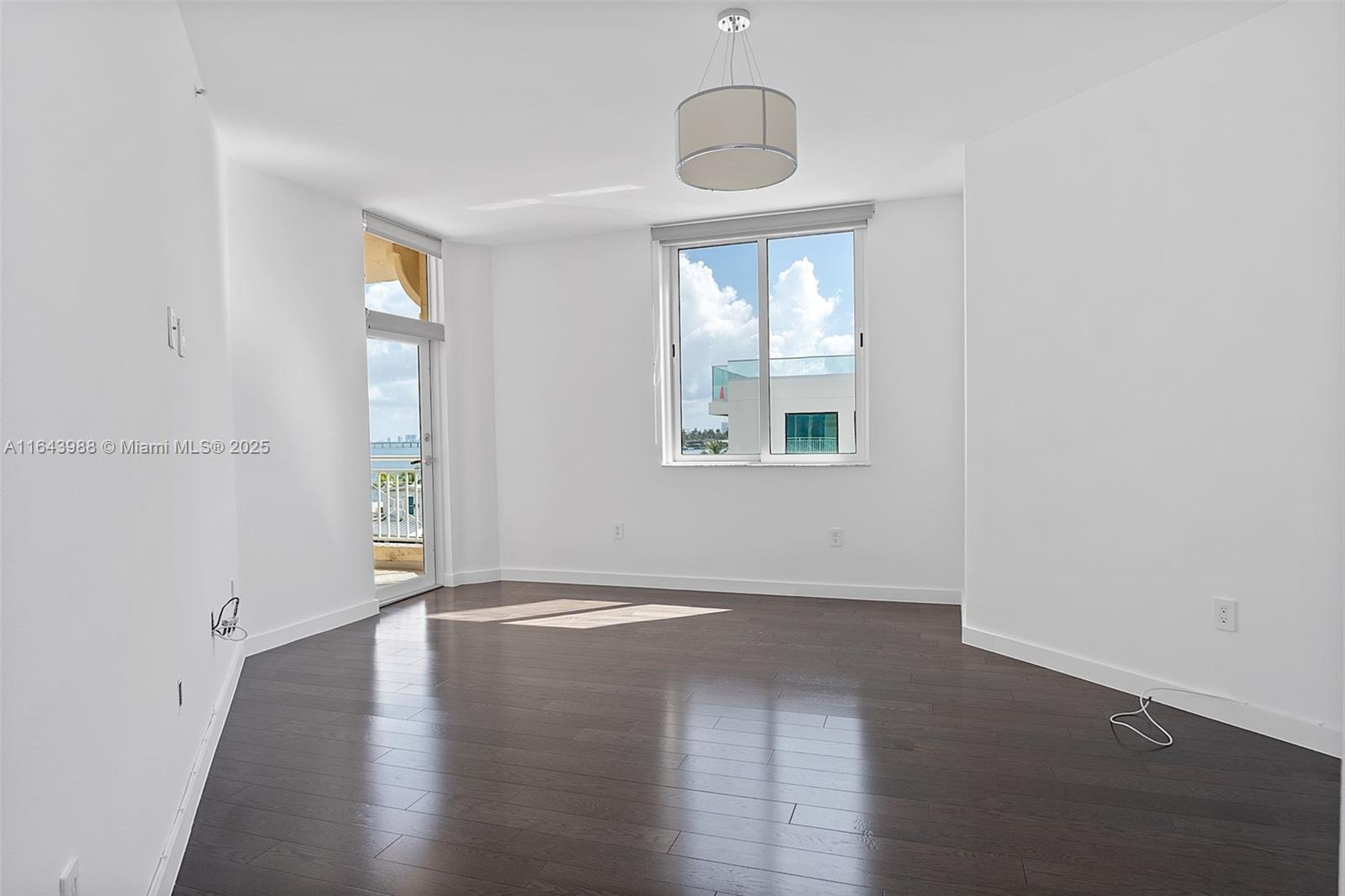 THE VISTAS CONDO - Residential