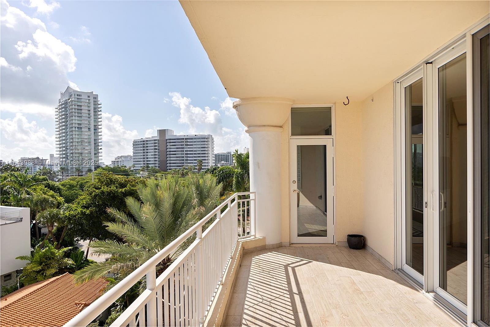 THE VISTAS CONDO - Residential
