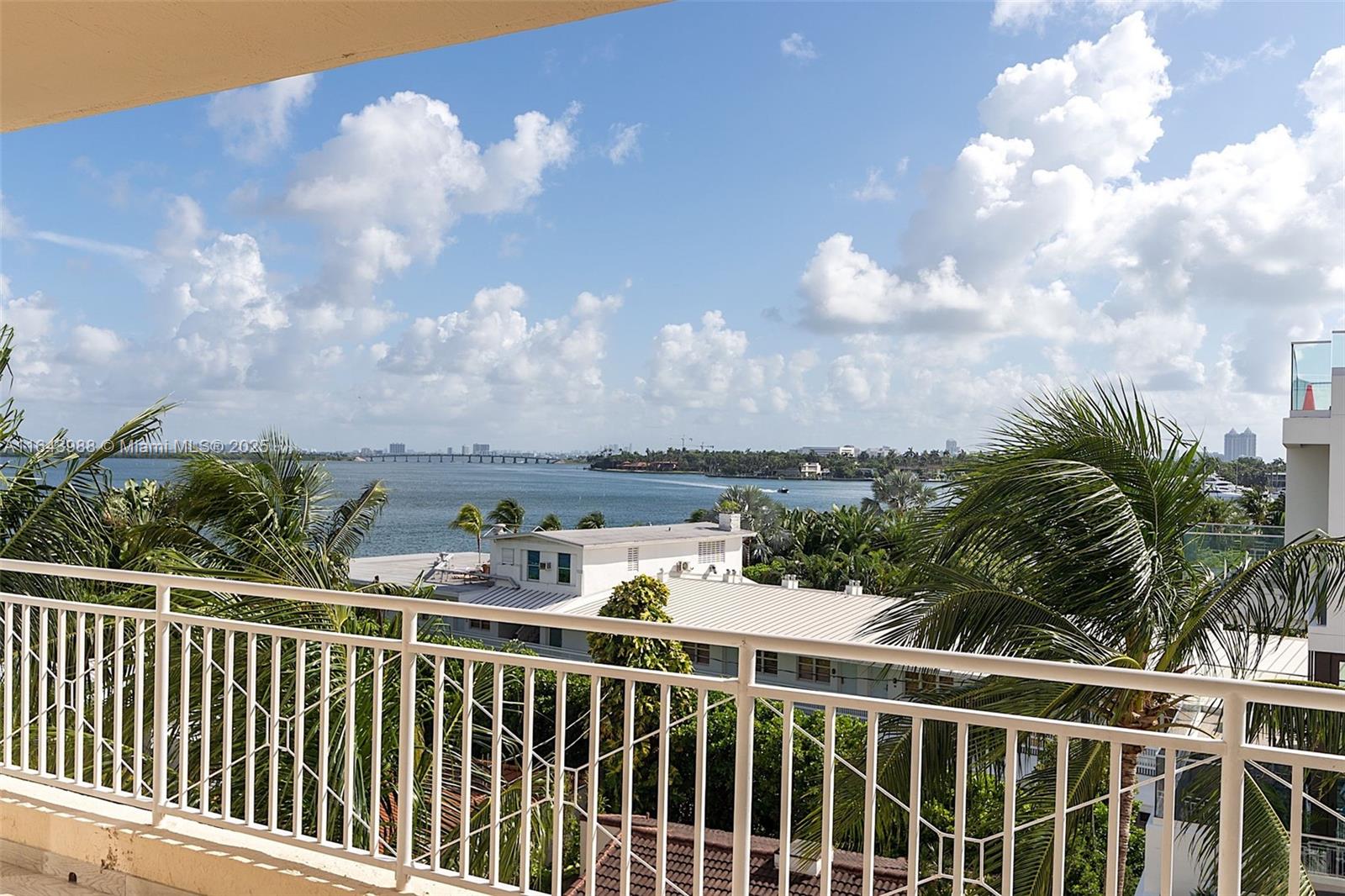 THE VISTAS CONDO - Residential